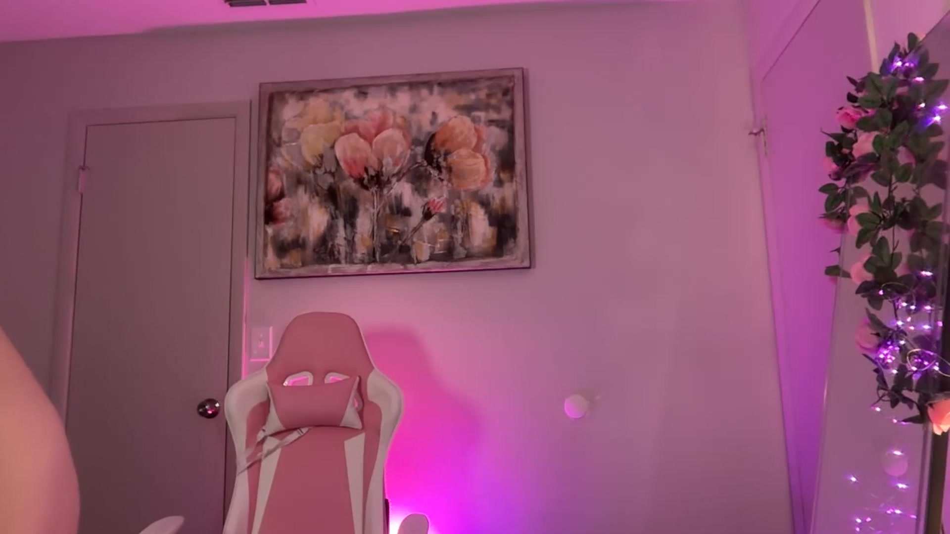 Gallery image thumbnail from SarahRhyder's myfreecams stream on, 08/07/2025, 04:33 image 16 of 20