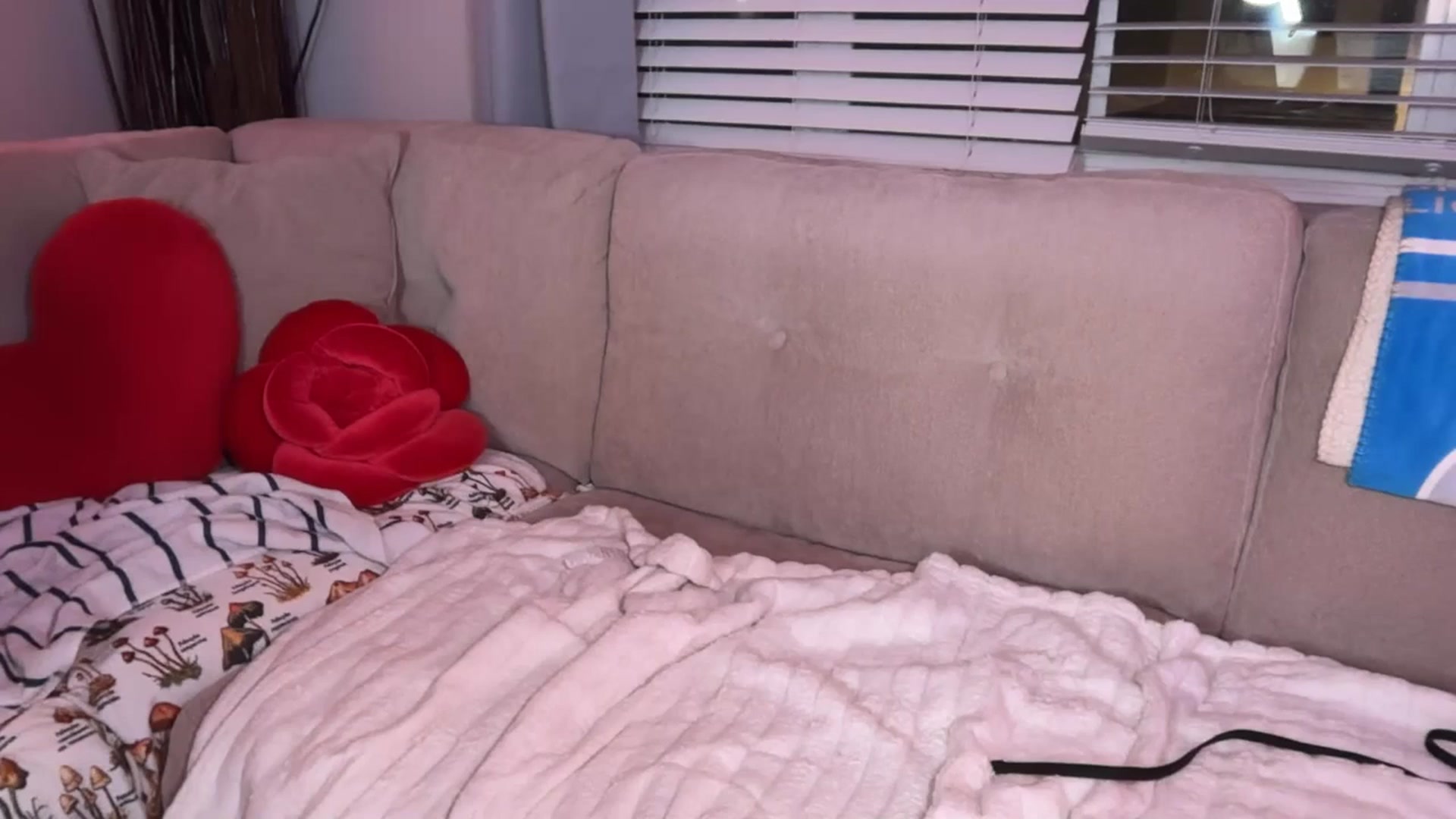 Gallery image thumbnail from SarahRhyder's myfreecams stream on, 09/05/2025, 04:06 image 20 of 20