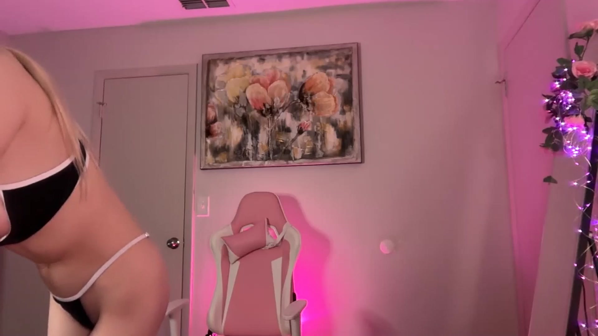 Gallery image thumbnail from SarahRhyder's myfreecams stream on, 09/17/2025, 02:30 image 2 of 20