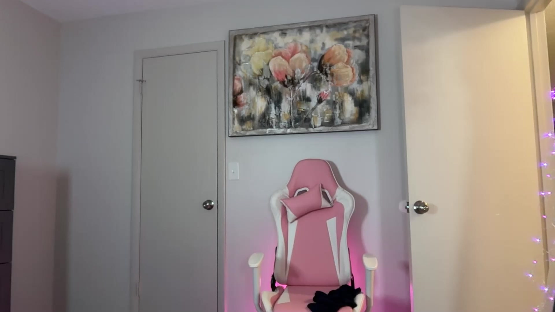 Gallery image thumbnail from SarahRhyder's myfreecams stream on, 10/08/2025, 05:08 image 14 of 20