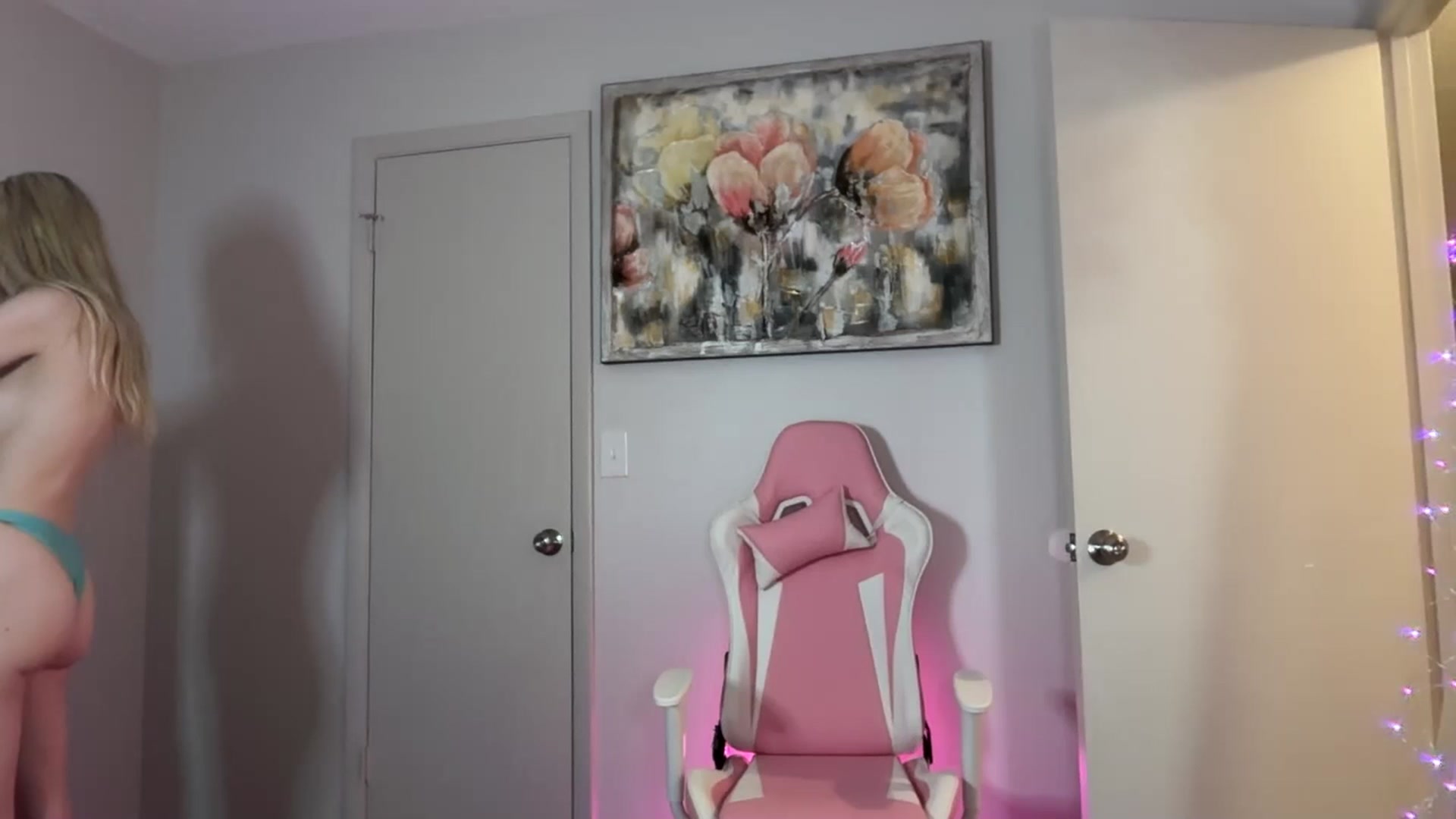 Gallery image thumbnail from SarahRhyder's myfreecams stream on, 10/08/2025, 05:08 image 10 of 20