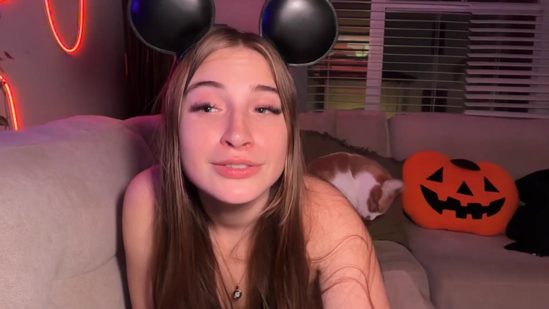 Gallery image thumbnail from SarahRhyder's myfreecams stream on, 10/31/2025, 07:41 image 19 of 20