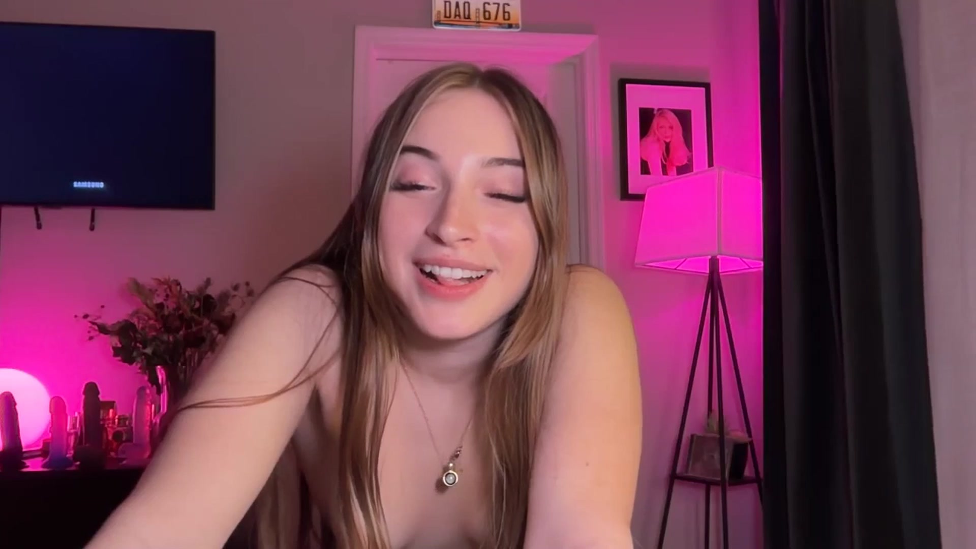 Gallery image thumbnail from SarahRhyder's myfreecams stream on, 11/10/2025, 23:55 image 15 of 20