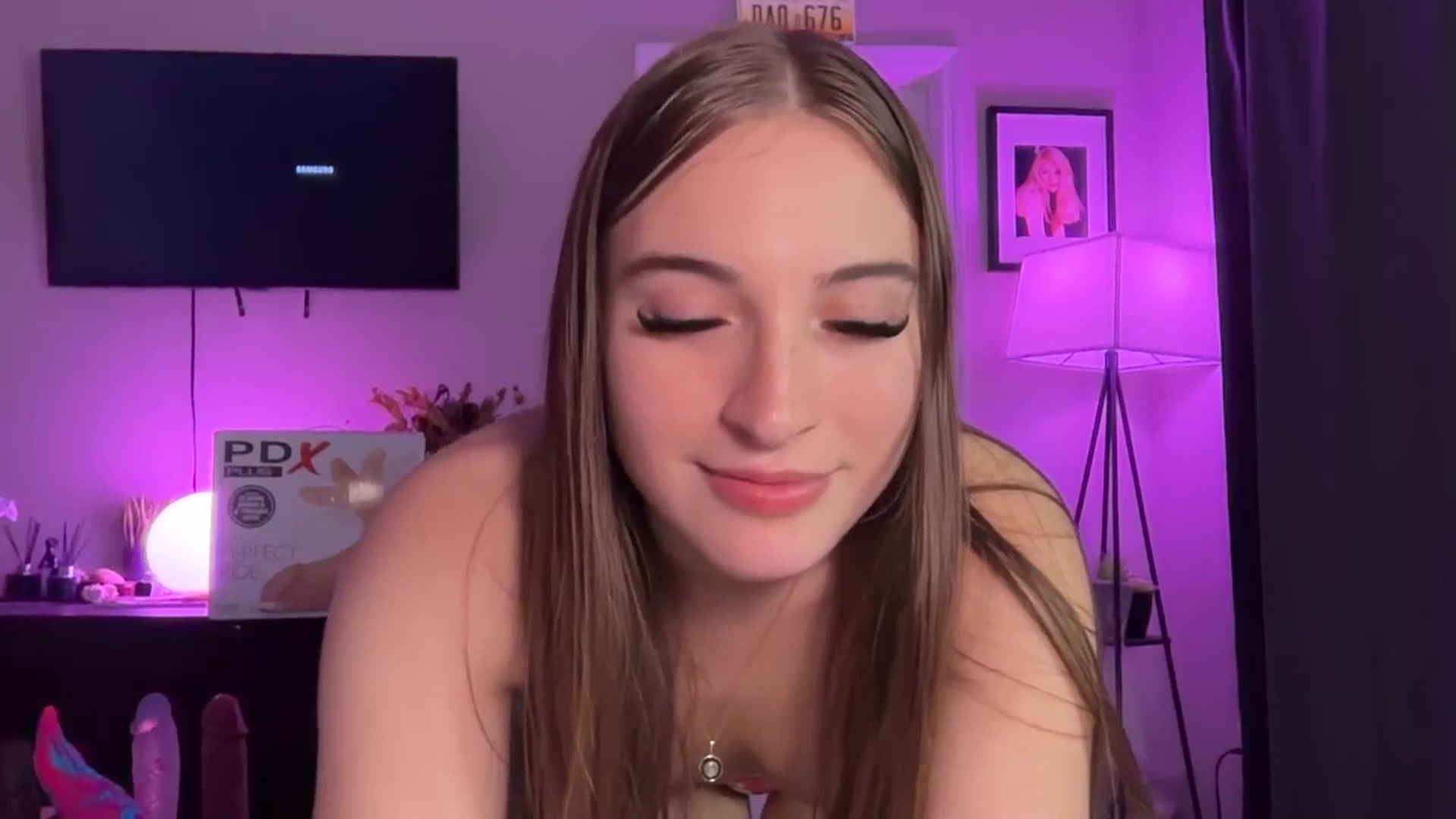 Gallery image thumbnail from SarahRhyder's myfreecams stream on, 12/03/2025, 07:32 image 9 of 20