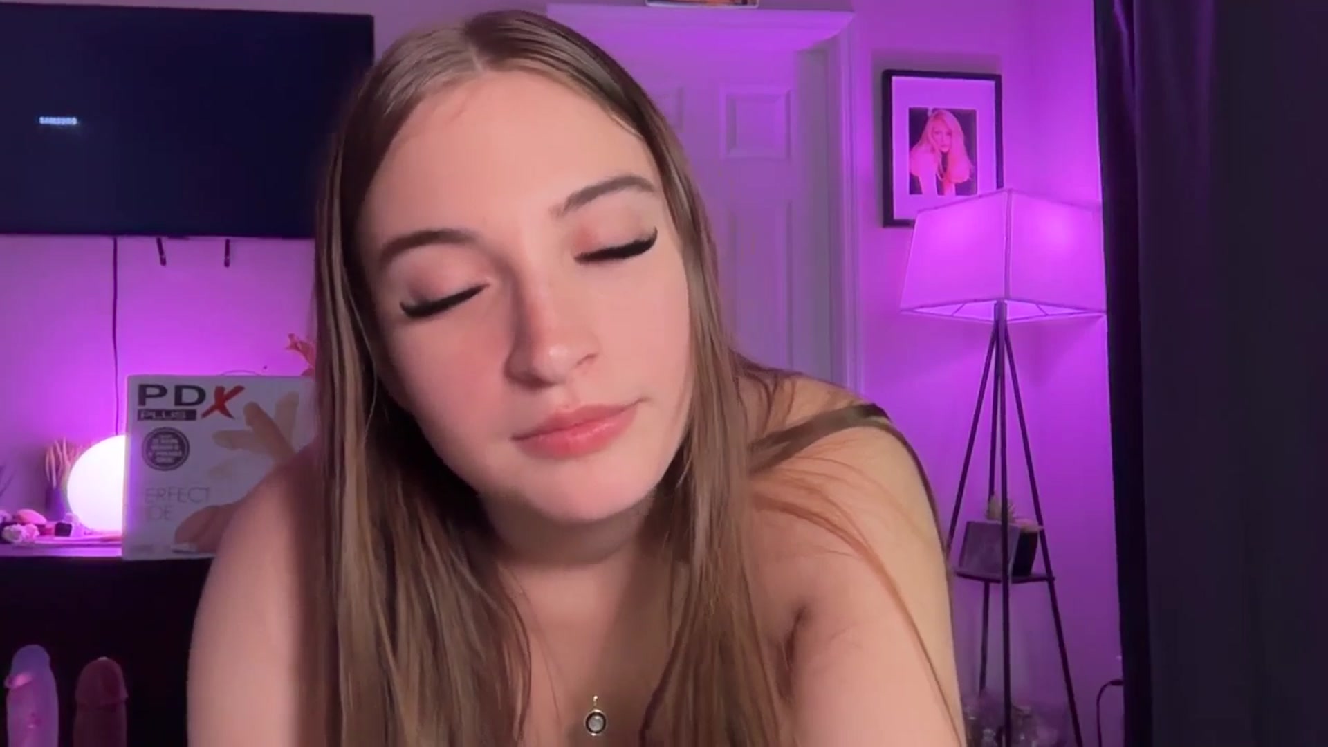 Gallery image thumbnail from SarahRhyder's myfreecams stream on, 12/03/2025, 07:32 image 3 of 20