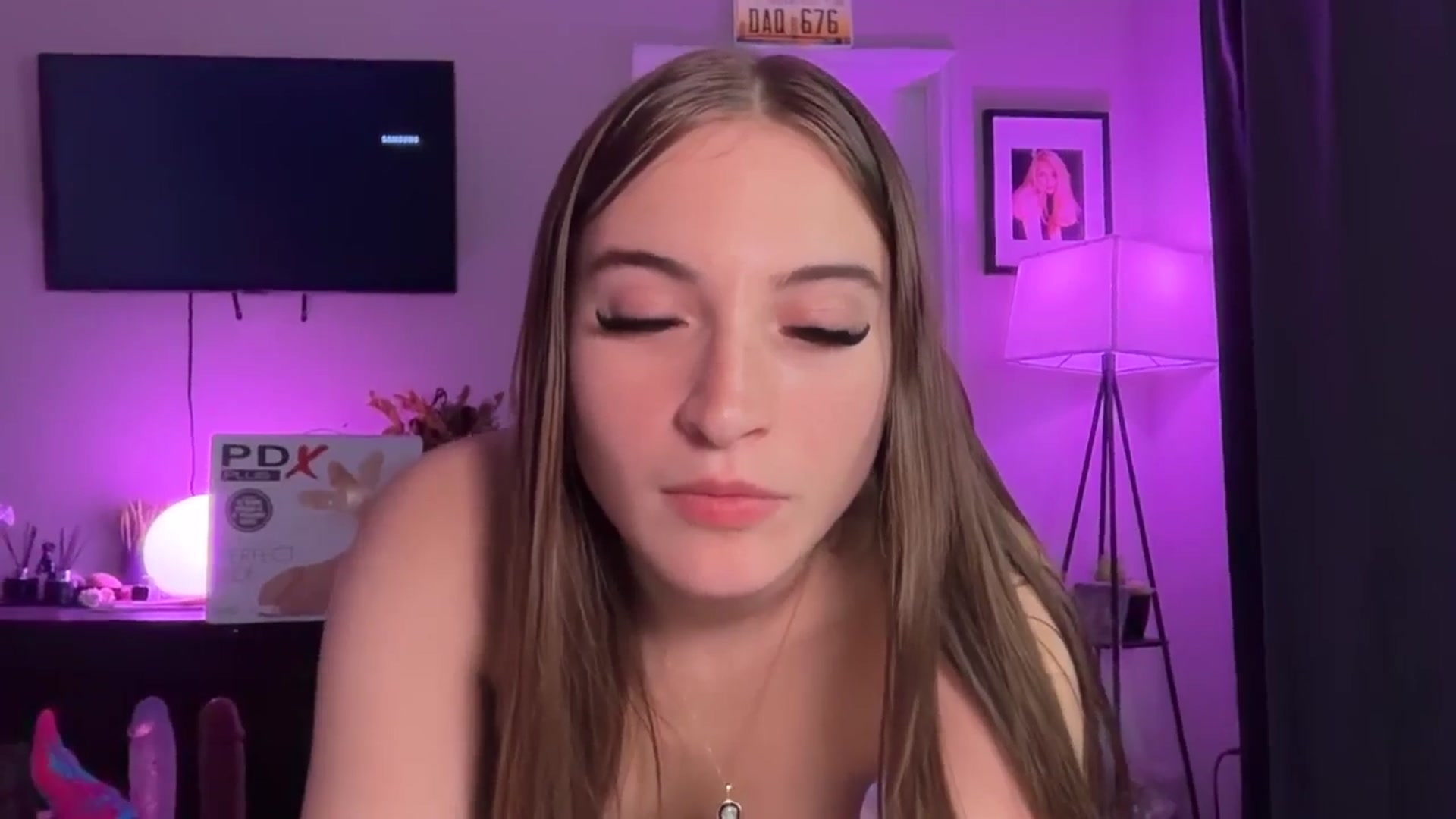 Gallery image thumbnail from SarahRhyder's myfreecams stream on, 12/03/2025, 07:32 image 10 of 20