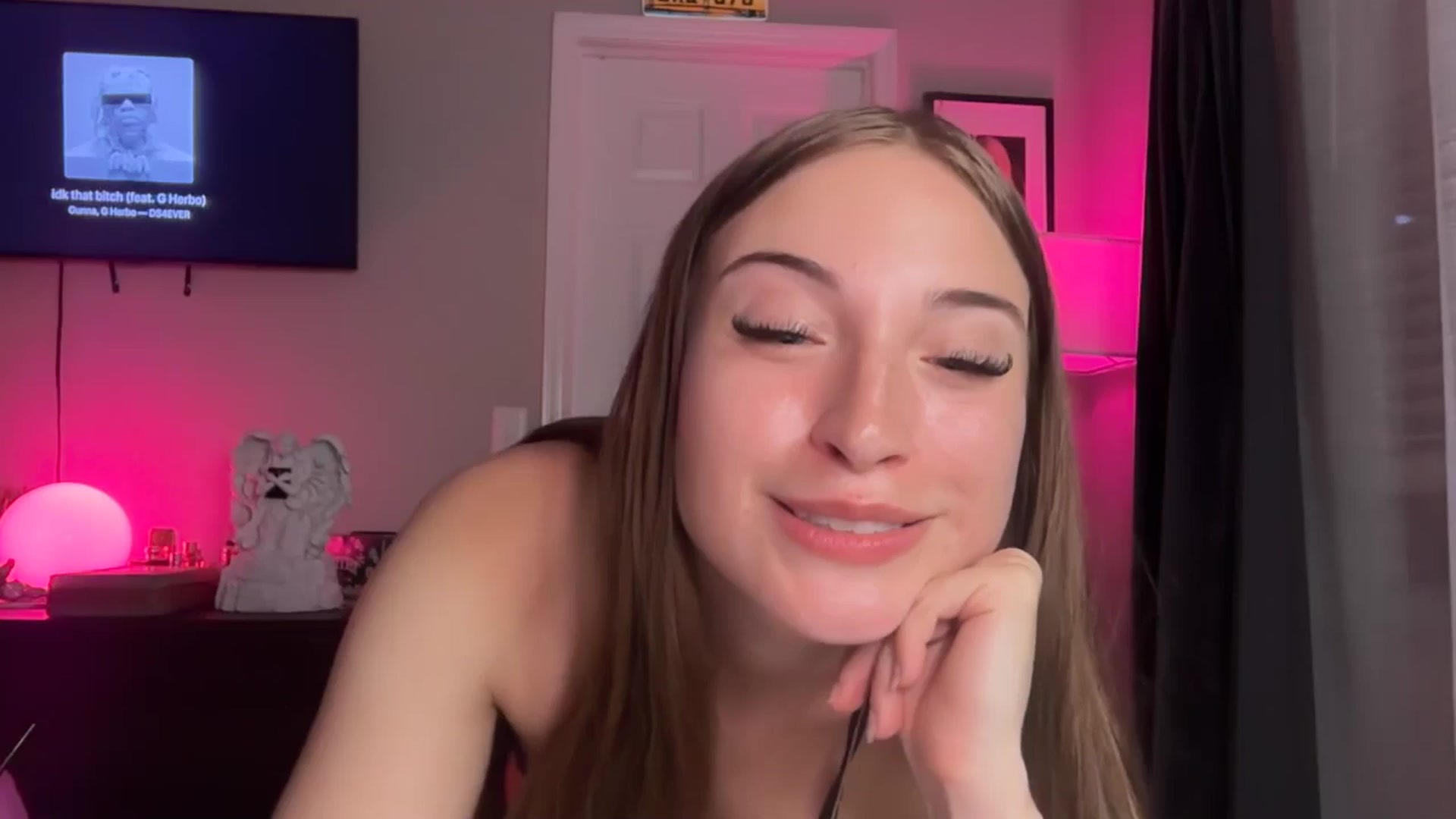 Gallery image thumbnail from SarahRhyder's myfreecams stream on, 05/05/2026, 02:08 image 19 of 20