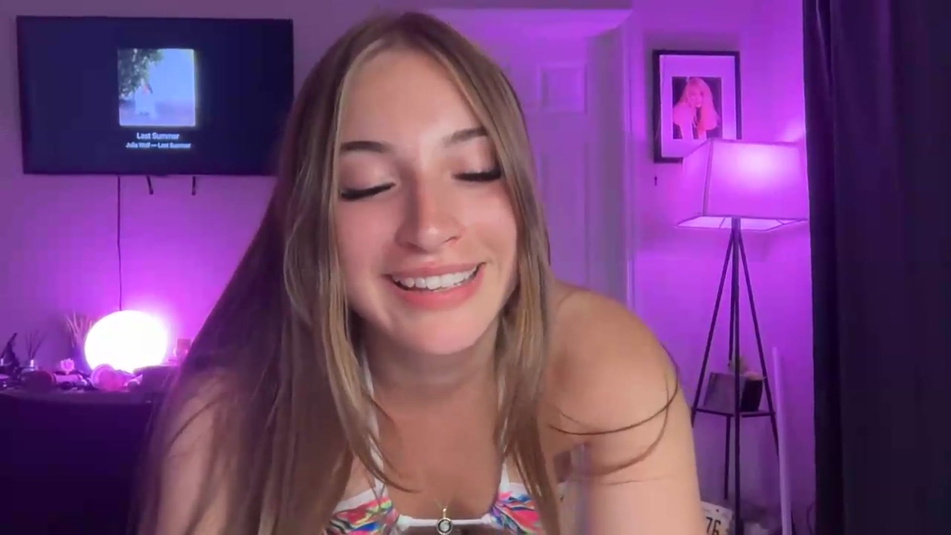 Gallery image thumbnail from SarahRhyder's myfreecams stream on, 06/11/2026, 04:18 image 17 of 20