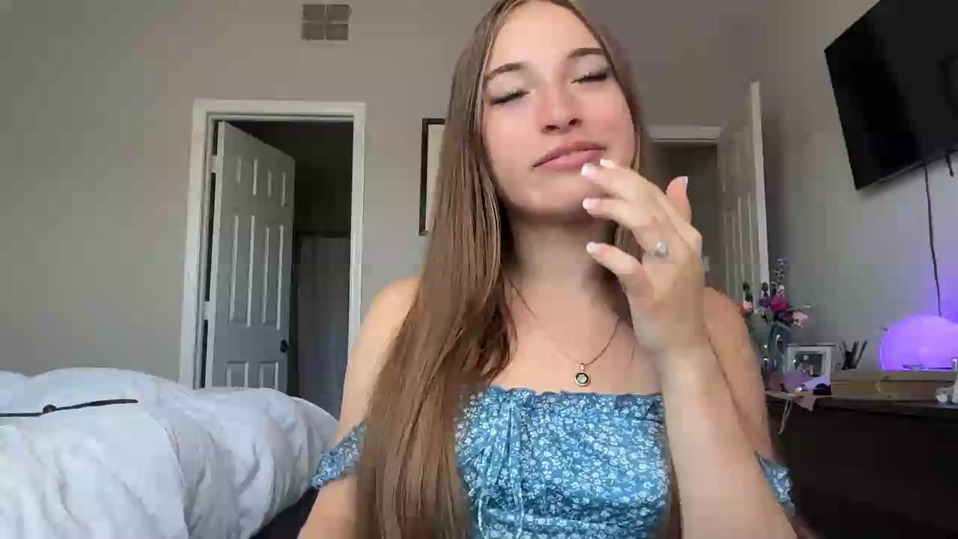 Gallery image thumbnail from SarahRhyder's myfreecams stream on, 06/21/2026, 19:47 image 14 of 20