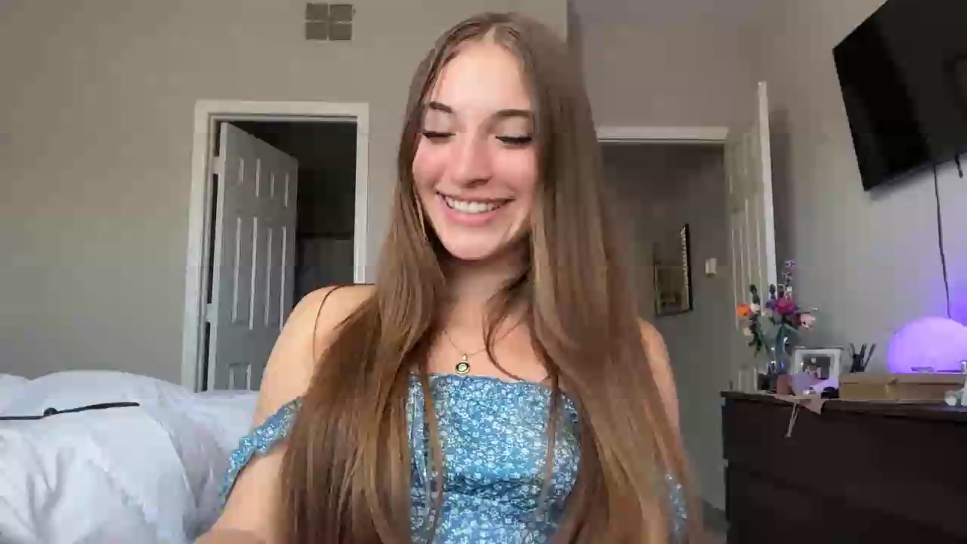 Gallery image thumbnail from SarahRhyder's myfreecams stream on, 06/21/2026, 19:47 image 17 of 20