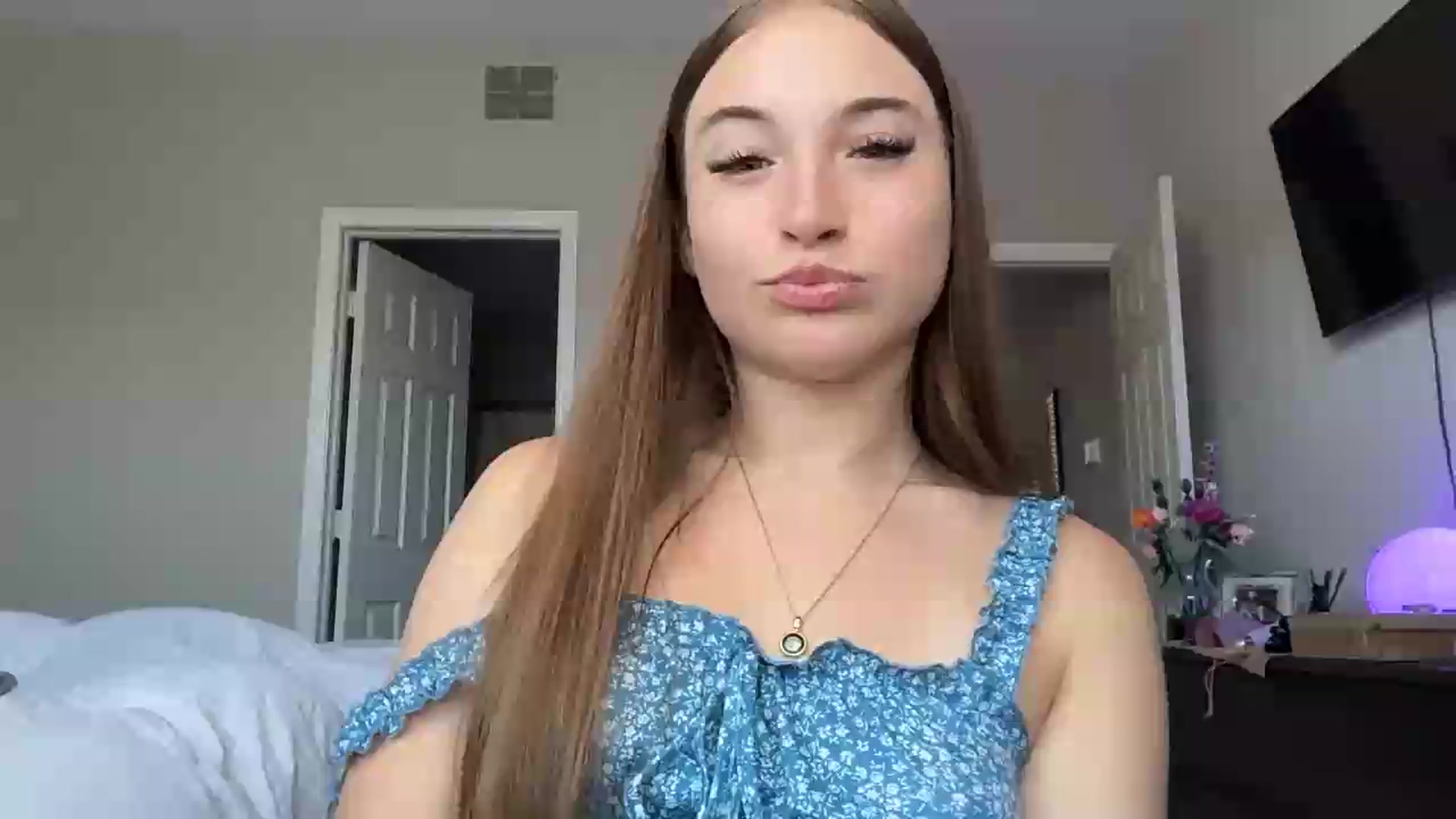 Gallery image thumbnail from SarahRhyder's myfreecams stream on, 06/21/2026, 19:47 image 1 of 20