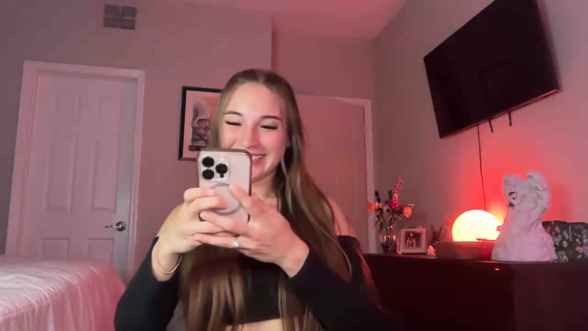 Gallery image thumbnail from SarahRhyder's myfreecams stream on, 07/28/2026, 02:16 image 2 of 20