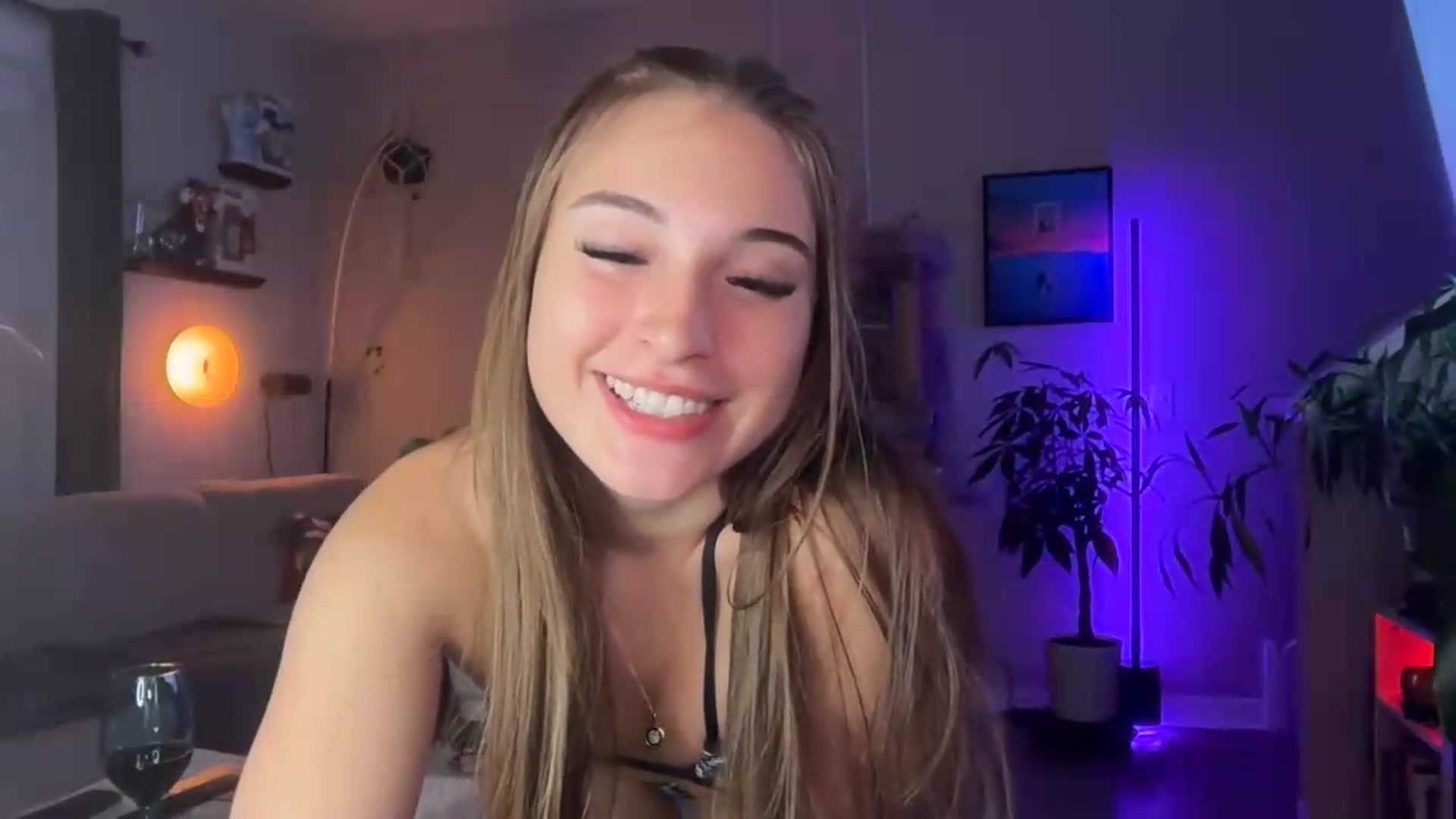 Gallery image thumbnail from SarahRhyder's myfreecams stream on, 07/29/2026, 02:22 image 13 of 20