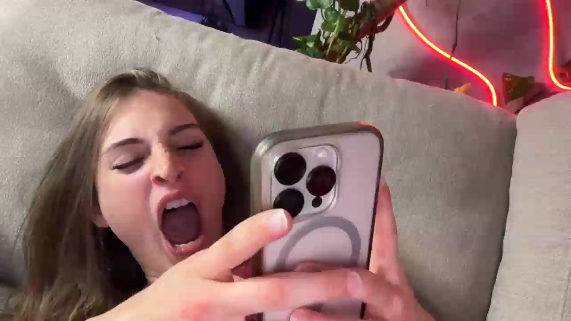 Gallery image thumbnail from SarahRhyder's myfreecams stream on, 07/31/2026, 09:38 image 10 of 20