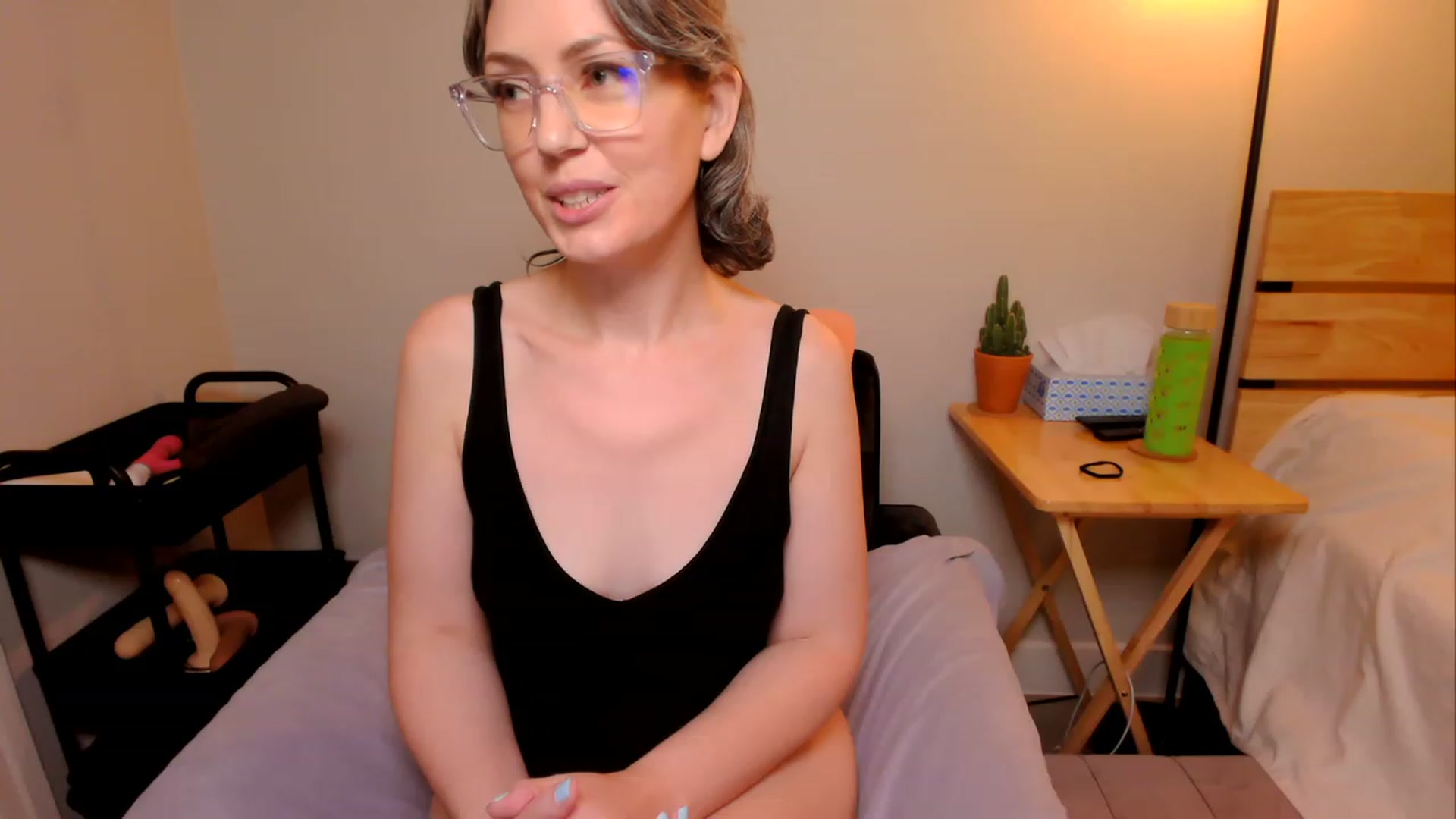 Gallery image thumbnail from SarahShevon's myfreecams stream on, 12/01/2022, 09:29 image 20 of 20