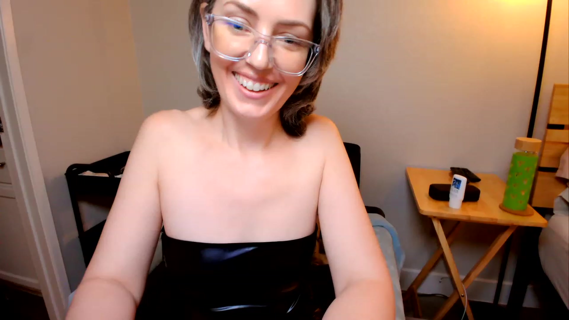 Gallery image thumbnail from SarahShevon's myfreecams stream on, 01/16/2023, 24:44 image 17 of 20
