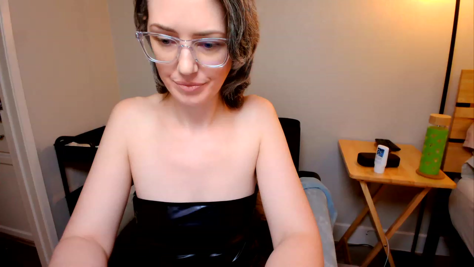 Gallery image thumbnail from SarahShevon's myfreecams stream on, 01/16/2023, 24:44 image 18 of 20
