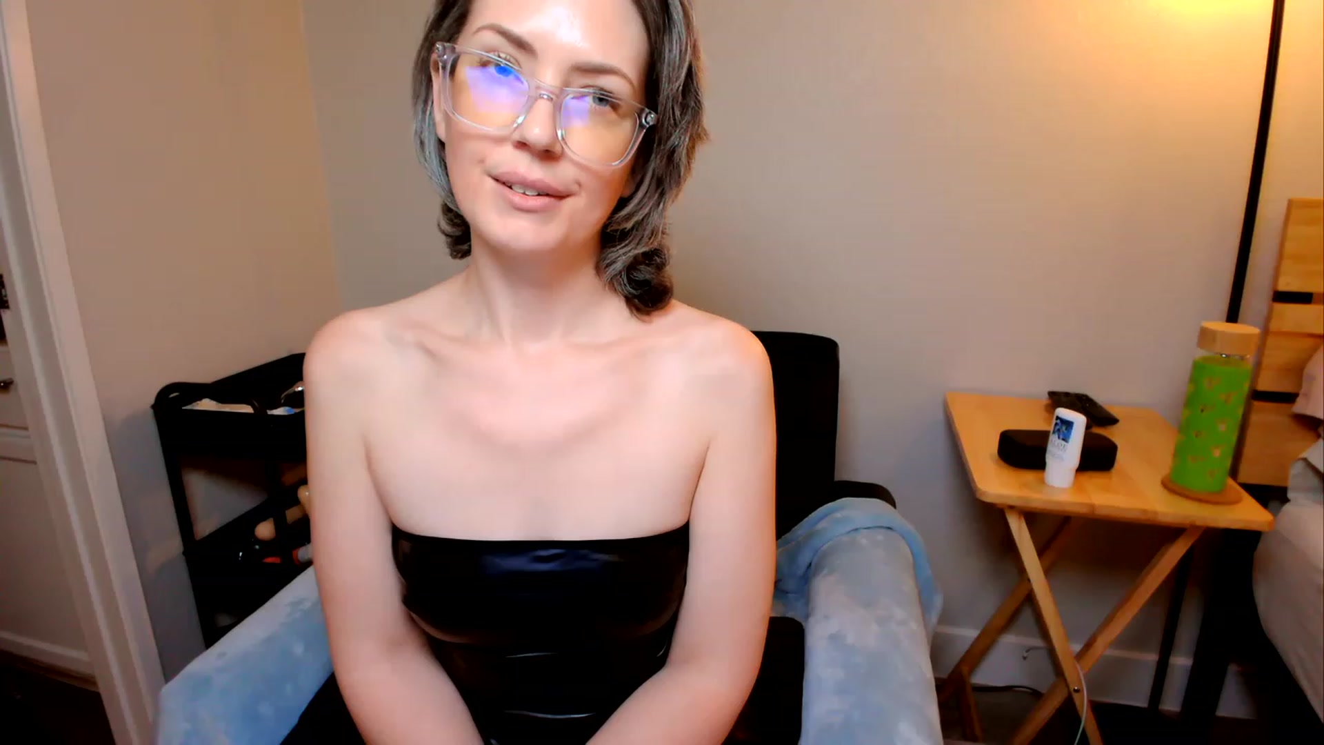 Gallery image thumbnail from SarahShevon's myfreecams stream on, 01/16/2023, 24:44 image 1 of 20