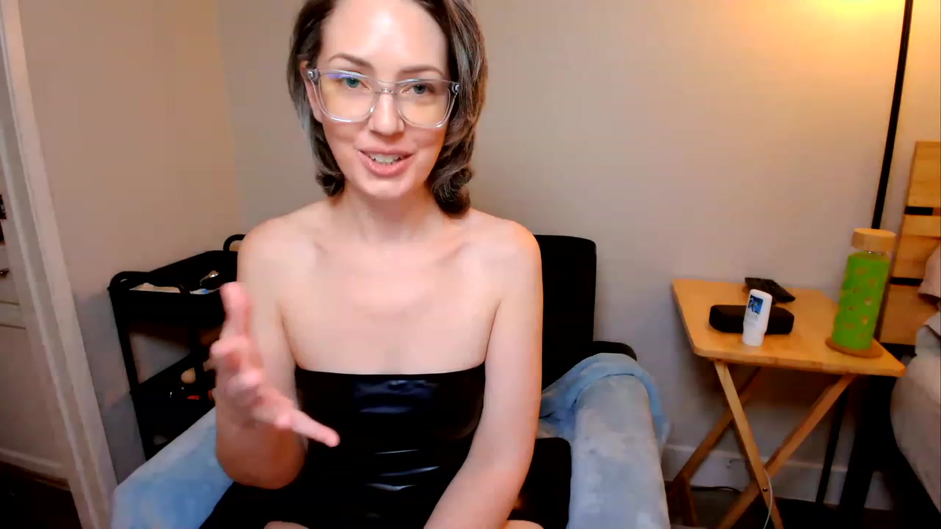 Gallery image thumbnail from SarahShevon's myfreecams stream on, 01/16/2023, 24:44 image 9 of 20