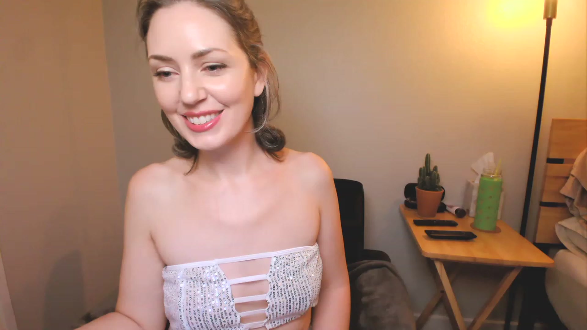 Gallery image thumbnail from SarahShevon's myfreecams stream on, 02/06/2023, 08:04 image 19 of 20