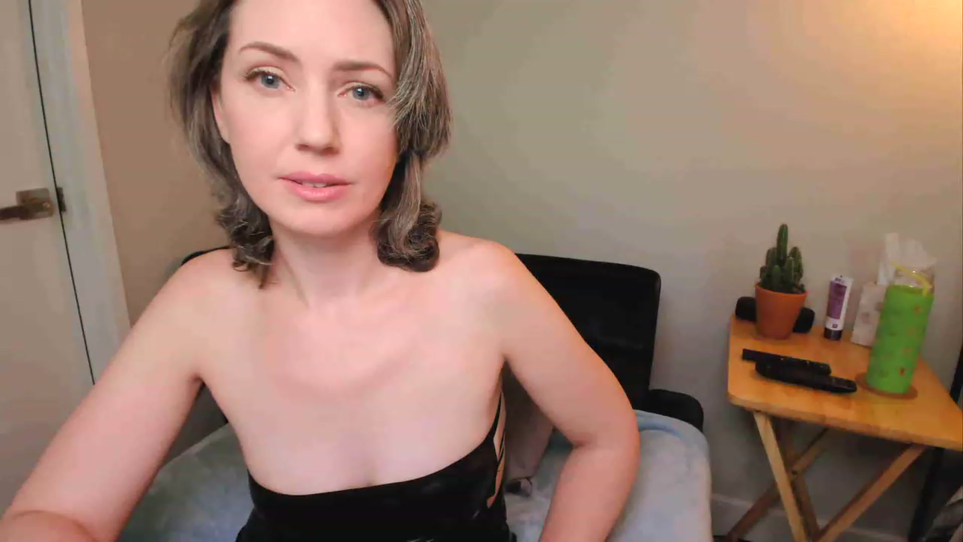 Gallery image thumbnail from SarahShevon's myfreecams stream on, 02/10/2023, 09:34 image 14 of 20