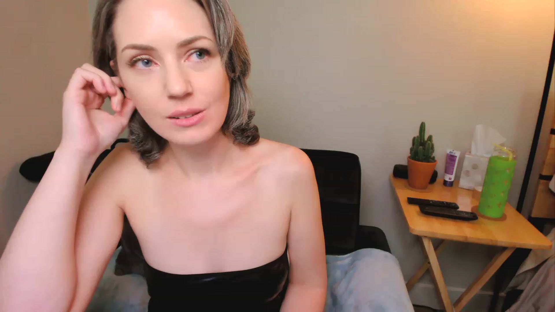 Gallery image thumbnail from SarahShevon's myfreecams stream on, 02/10/2023, 11:14 image 4 of 20
