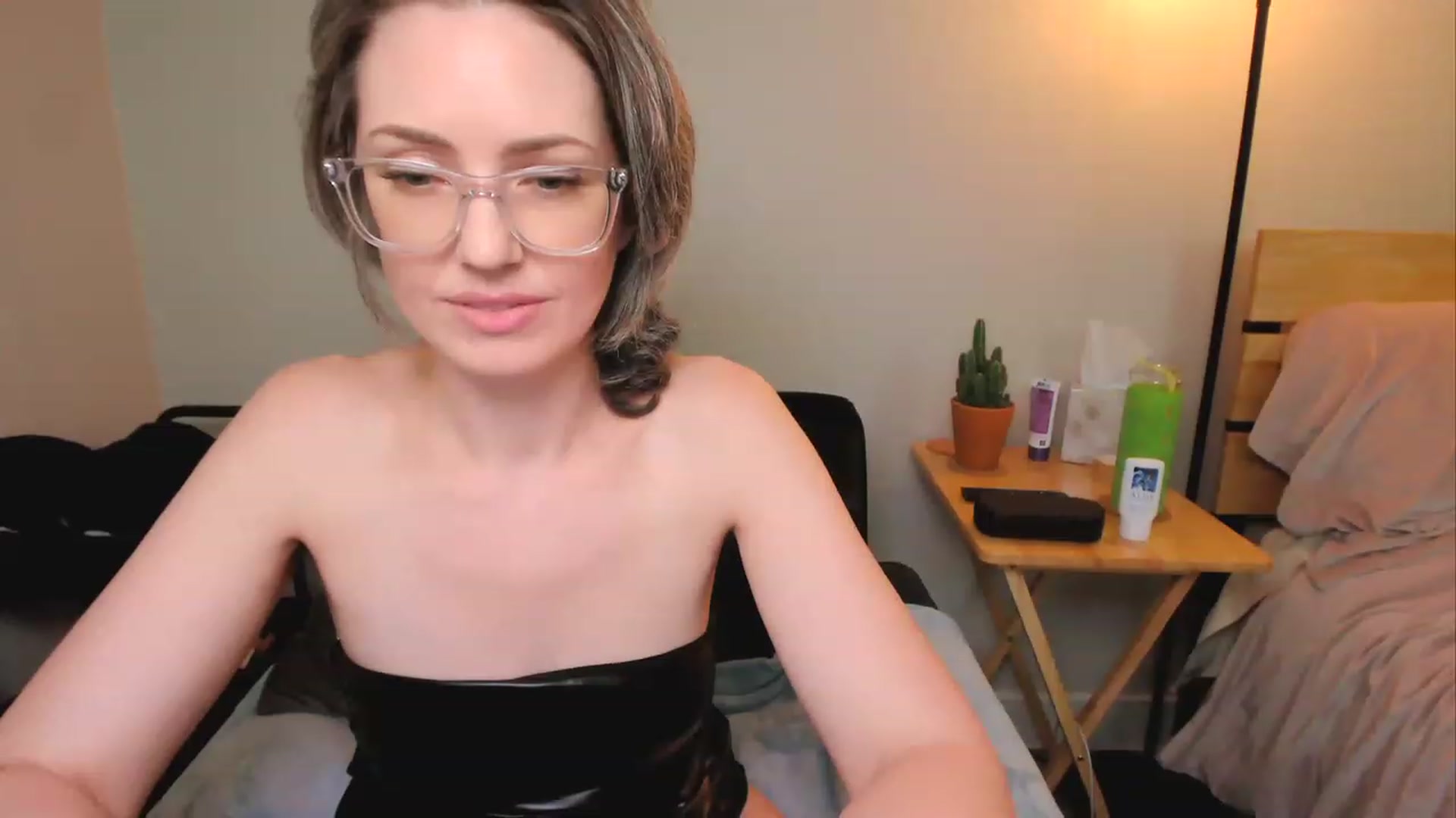 Gallery image thumbnail from SarahShevon's myfreecams stream on, 02/10/2023, 11:34 image 18 of 20