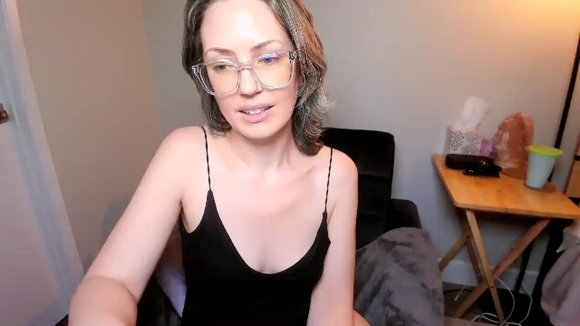 Gallery image thumbnail from SarahShevon's myfreecams stream on, 03/21/2023, 09:12 image 6 of 20