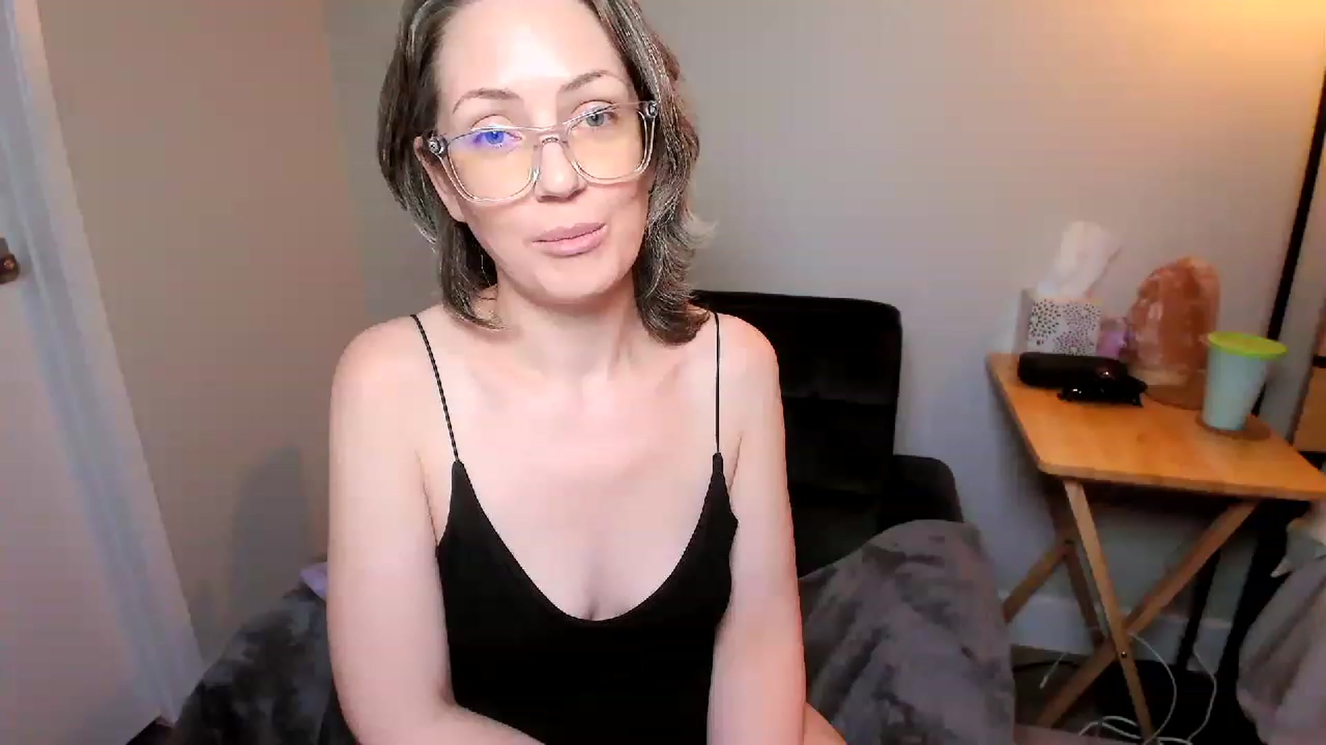Gallery image thumbnail from SarahShevon's myfreecams stream on, 03/21/2023, 09:12 image 7 of 20