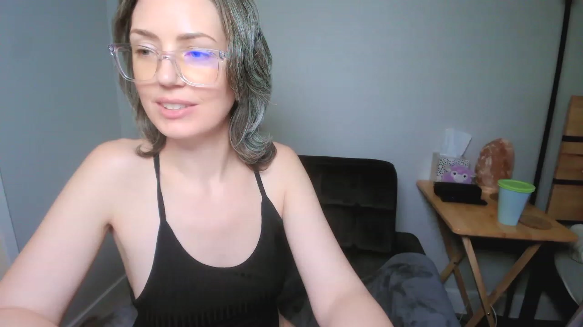 Gallery image thumbnail from SarahShevon's myfreecams stream on, 03/24/2023, 23:22 image 14 of 20