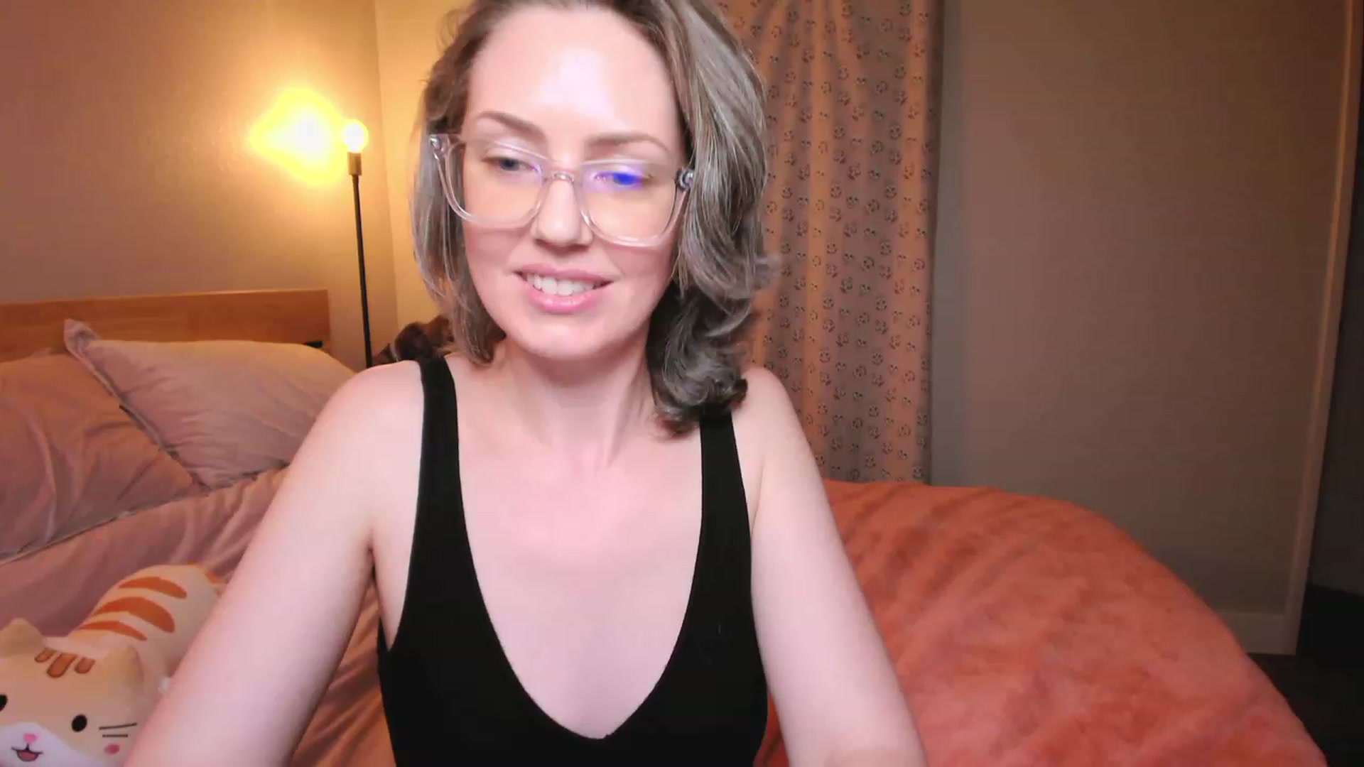 Gallery image thumbnail from SarahShevon's myfreecams stream on, 04/12/2023, 08:24 image 16 of 20