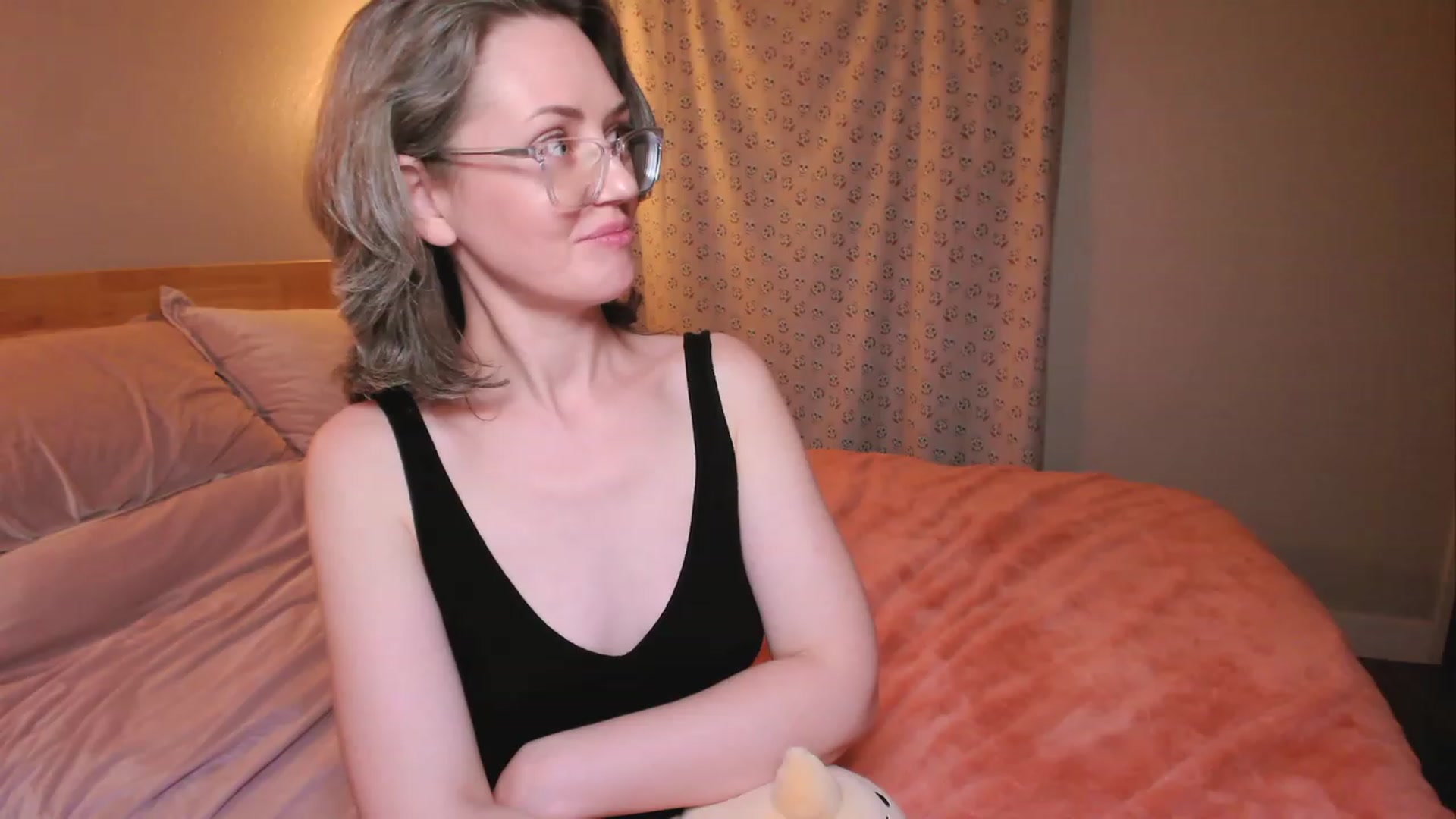 Gallery image thumbnail from SarahShevon's myfreecams stream on, 04/12/2023, 09:48 image 3 of 20