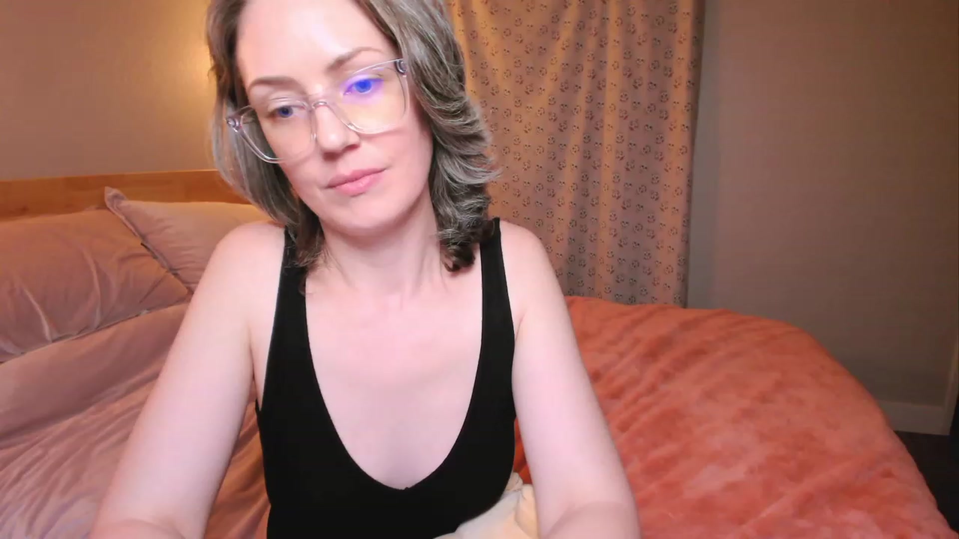 Gallery image thumbnail from SarahShevon's myfreecams stream on, 04/12/2023, 09:48 image 13 of 20