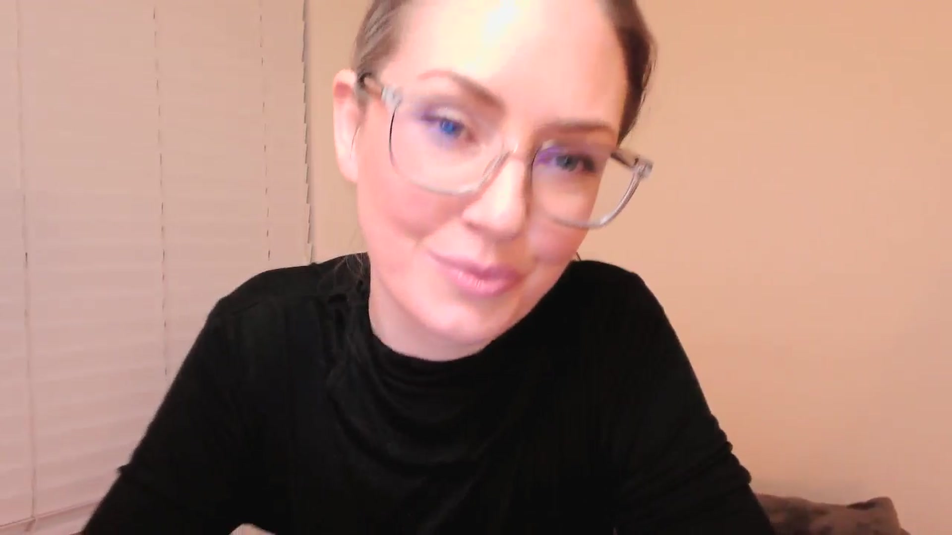 Gallery image thumbnail from SarahShevon's myfreecams stream on, 05/05/2024, 10:02 image 9 of 20