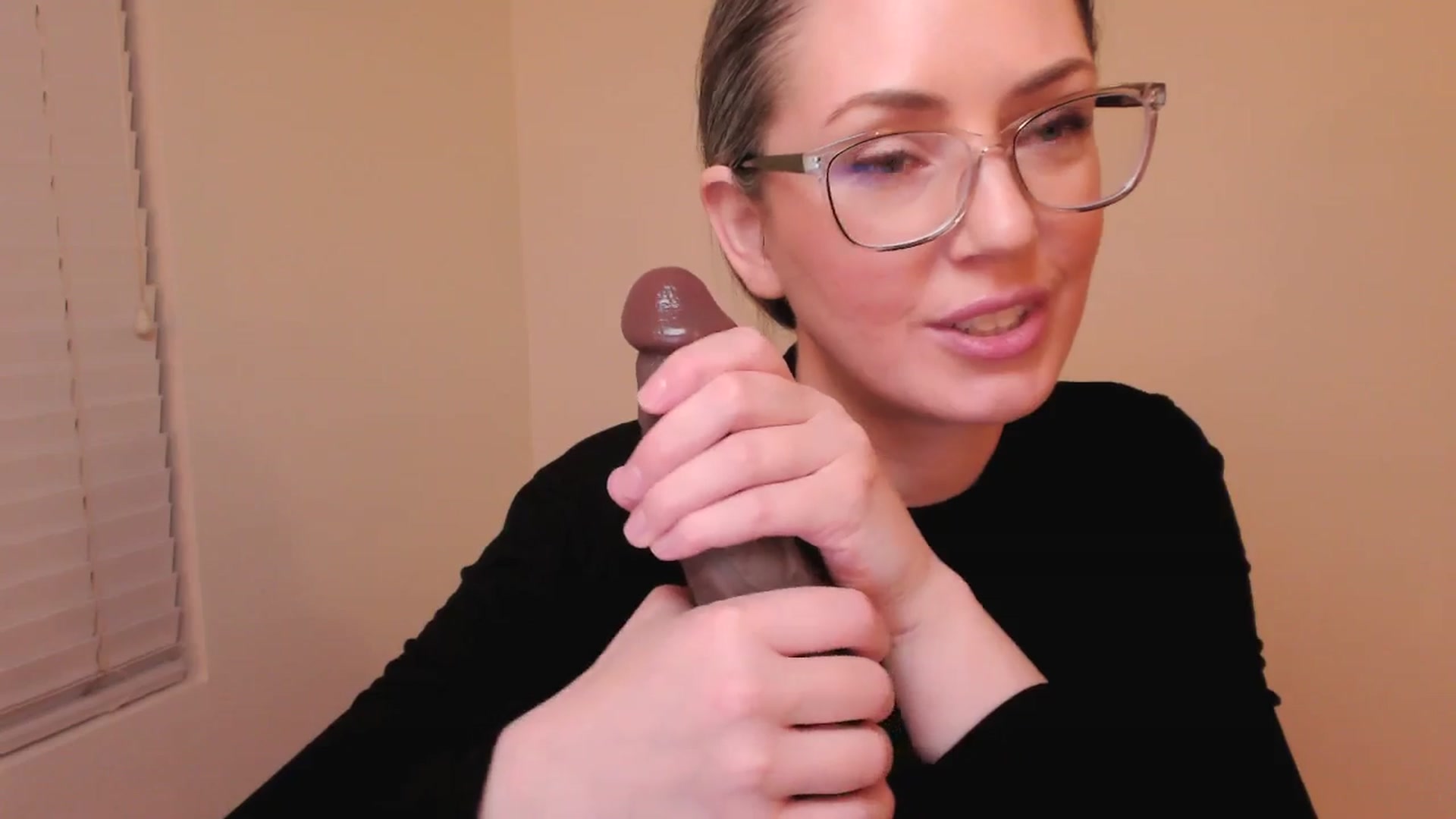Gallery image thumbnail from SarahShevon's myfreecams stream on, 05/05/2024, 10:02 image 4 of 20
