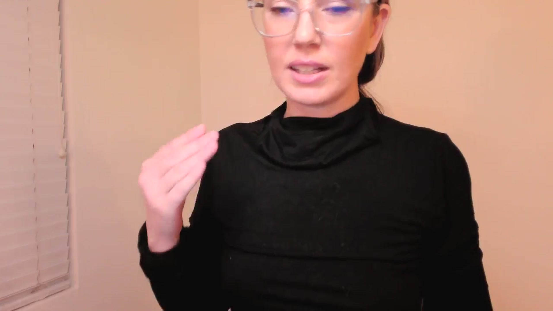 Gallery image thumbnail from SarahShevon's myfreecams stream on, 05/05/2024, 10:02 image 5 of 20