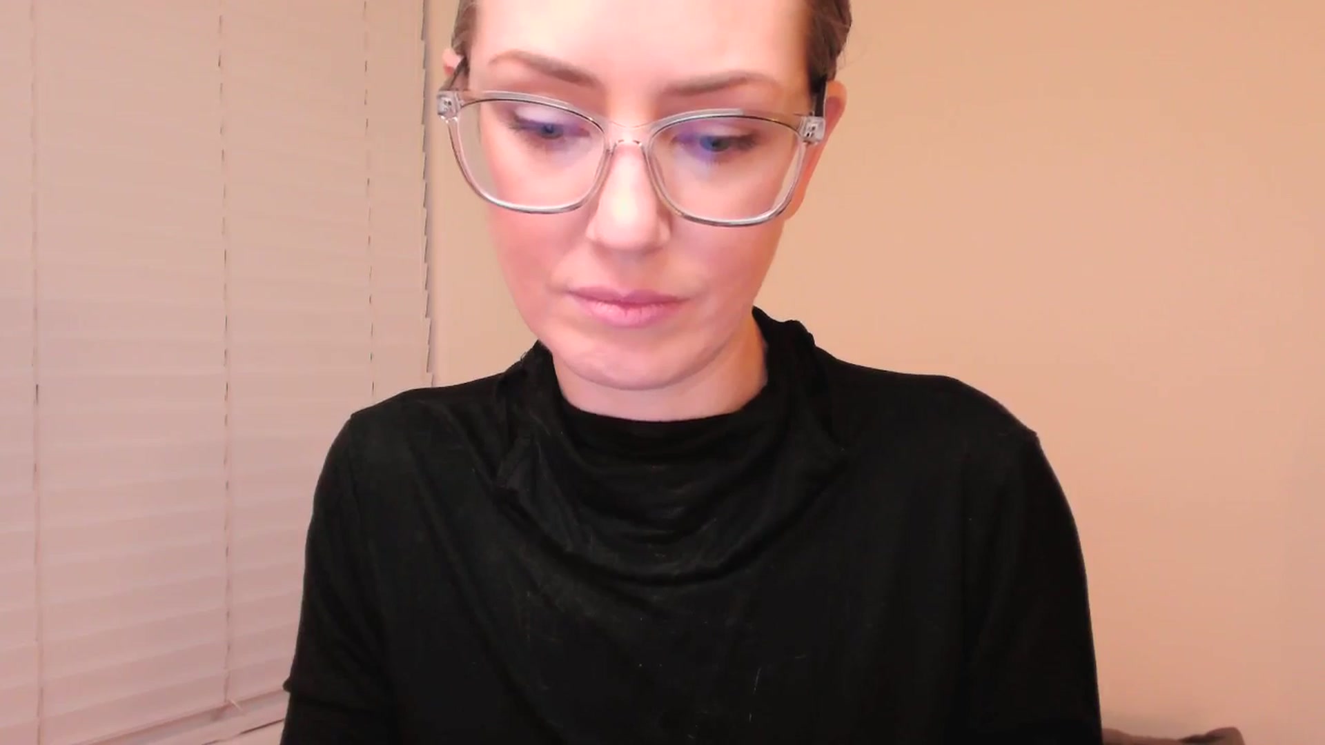 Gallery image thumbnail from SarahShevon's myfreecams stream on, 05/05/2024, 10:02 image 12 of 20
