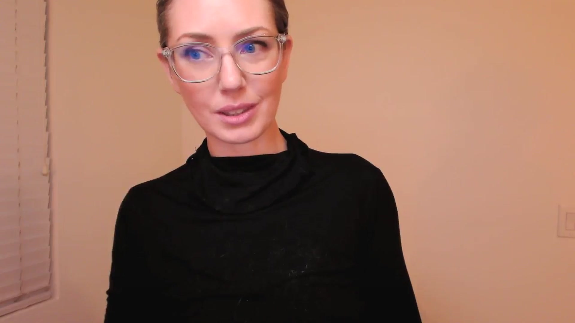 Gallery image thumbnail from SarahShevon's myfreecams stream on, 05/05/2024, 10:02 image 16 of 20
