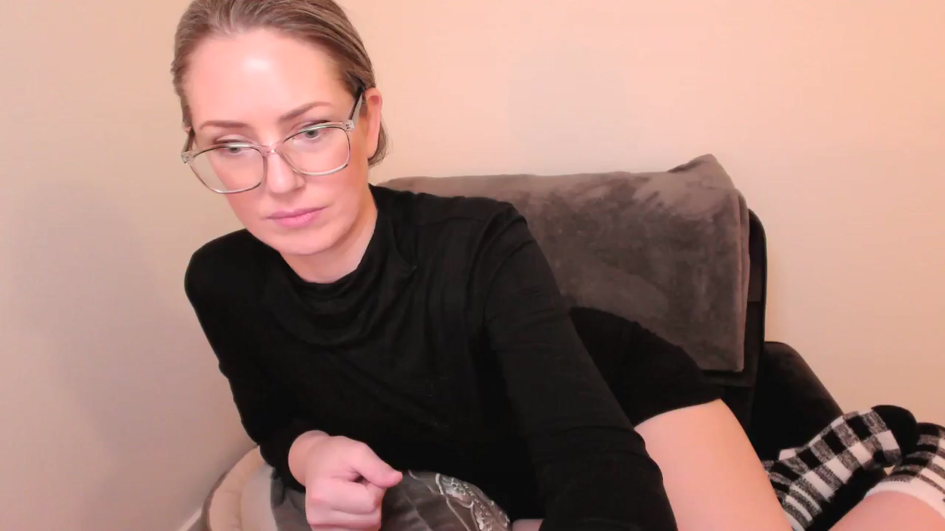 Gallery image thumbnail from SarahShevon's myfreecams stream on, 05/05/2024, 10:28 image 6 of 20