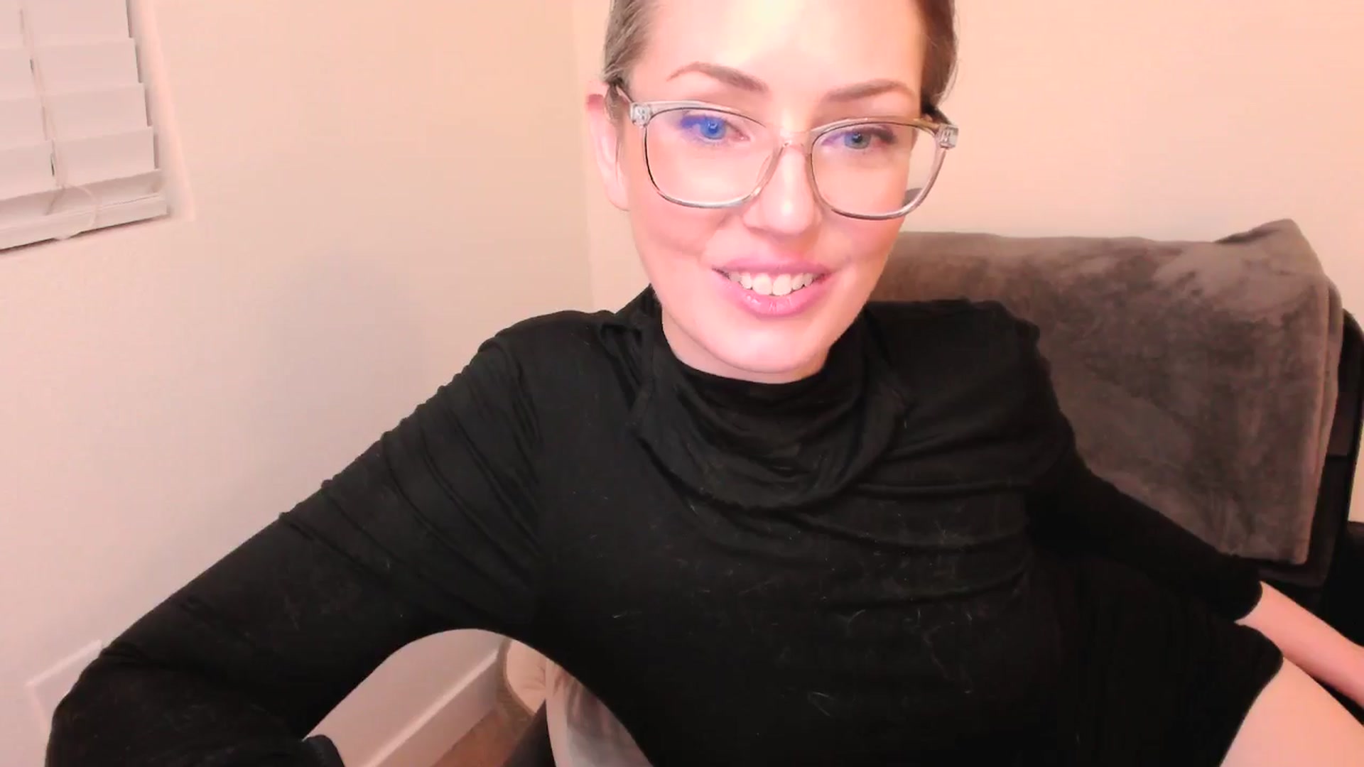 Gallery image thumbnail from SarahShevon's myfreecams stream on, 05/05/2024, 10:28 image 20 of 20