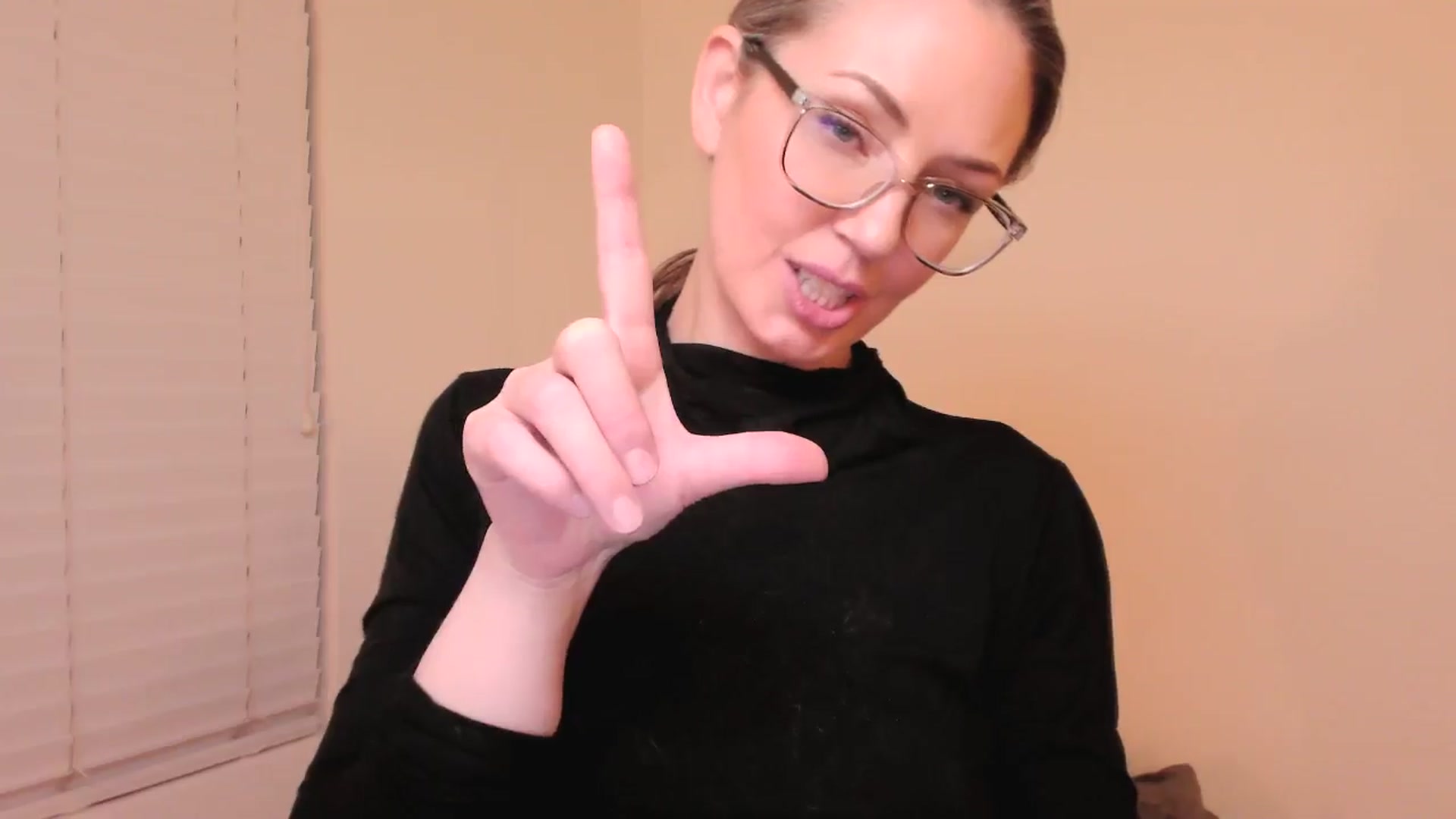 Gallery image thumbnail from SarahShevon's myfreecams stream on, 05/05/2024, 10:28 image 4 of 20