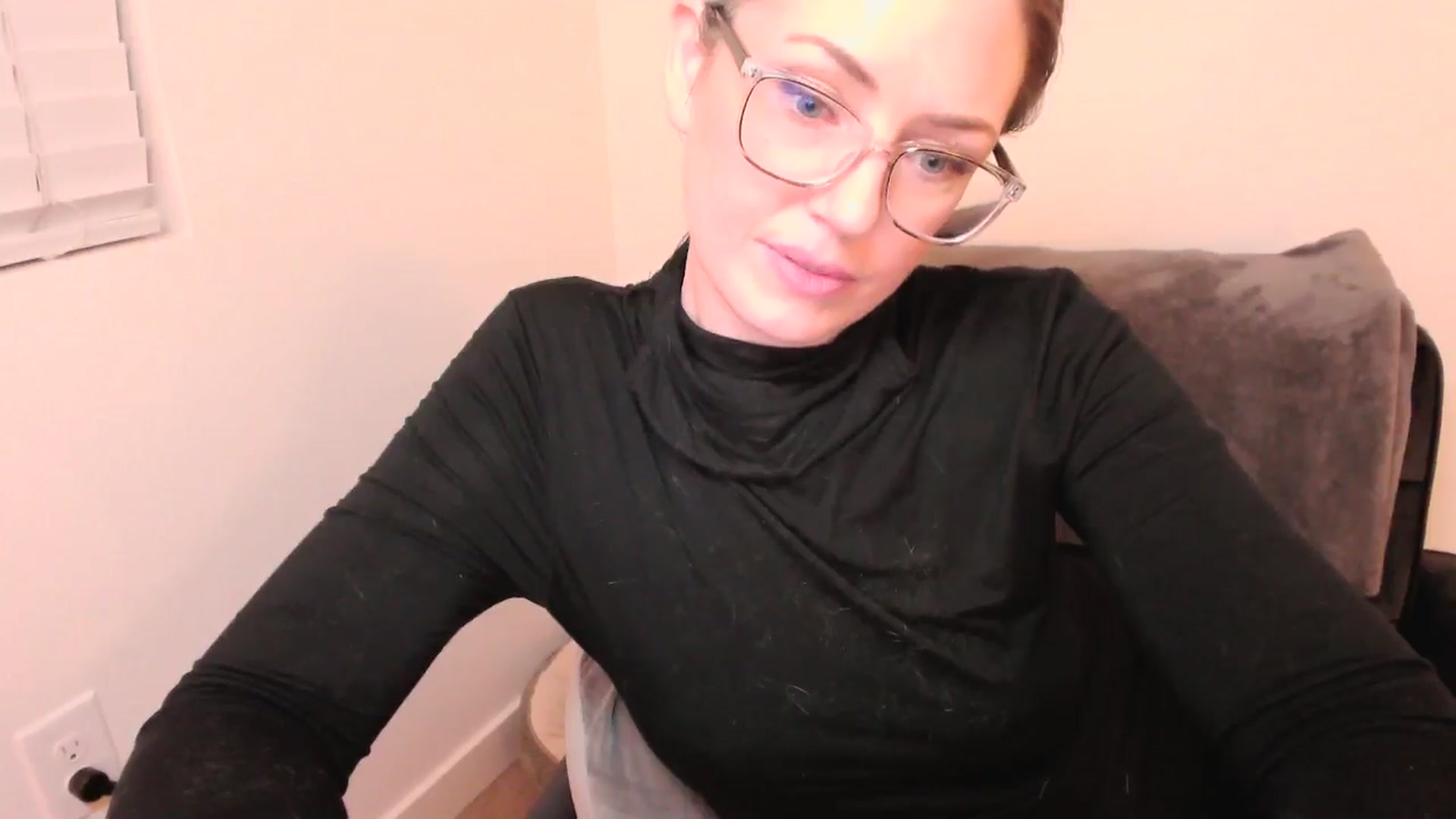 Gallery image thumbnail from SarahShevon's myfreecams stream on, 05/05/2024, 10:28 image 15 of 20