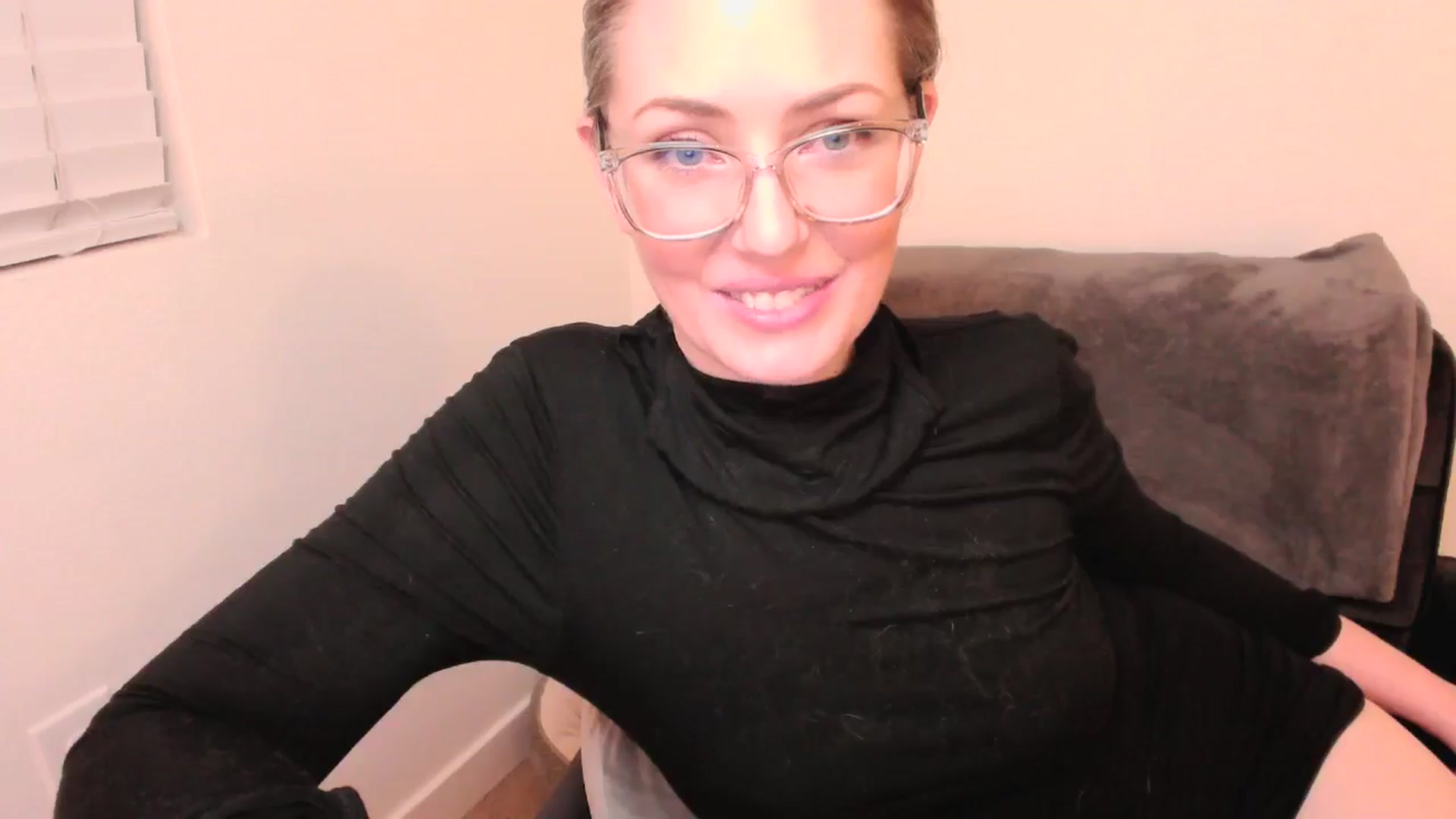 Gallery image thumbnail from SarahShevon's myfreecams stream on, 05/05/2024, 10:28 image 19 of 20