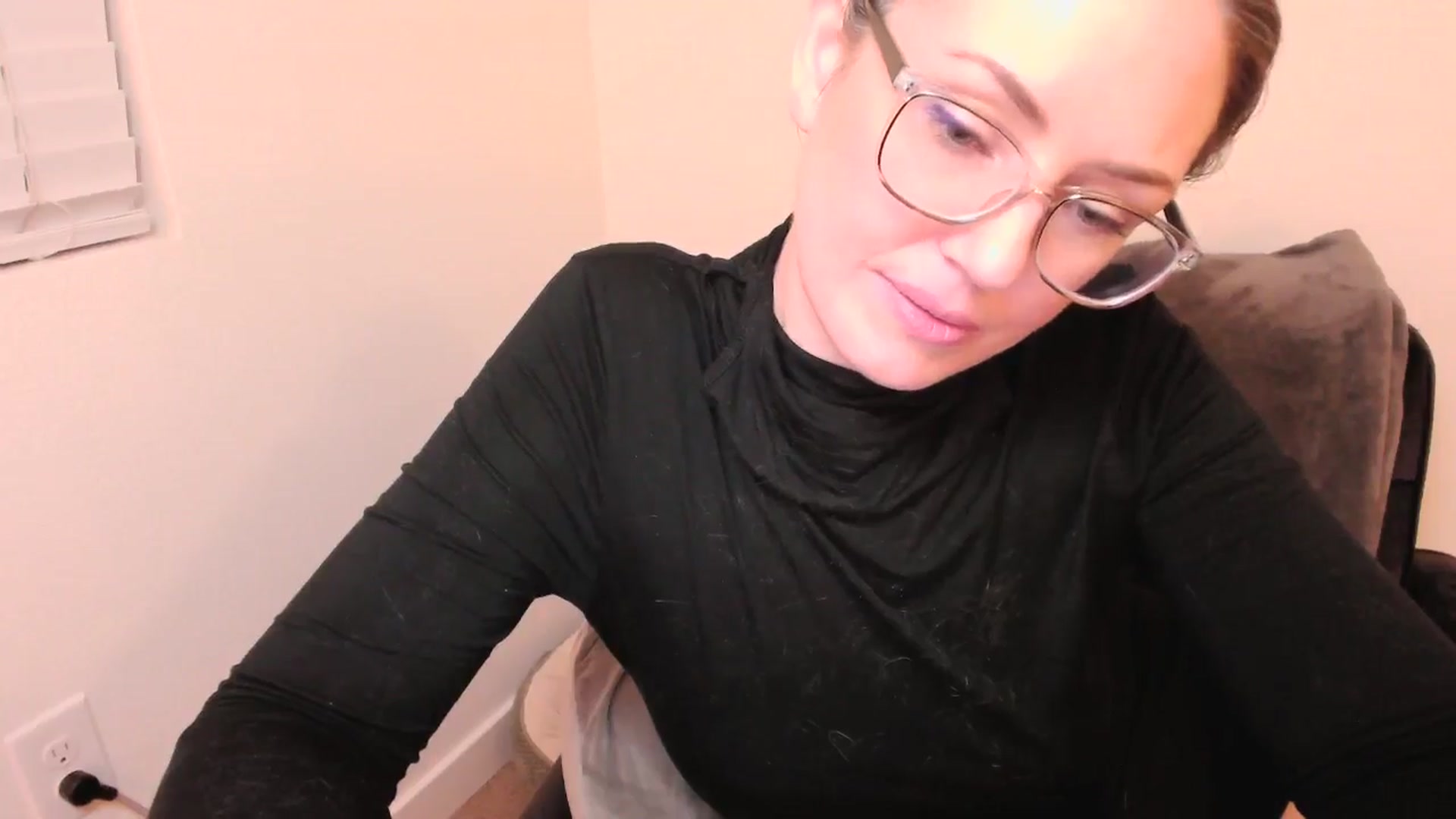 Gallery image thumbnail from SarahShevon's myfreecams stream on, 05/05/2024, 10:28 image 14 of 20