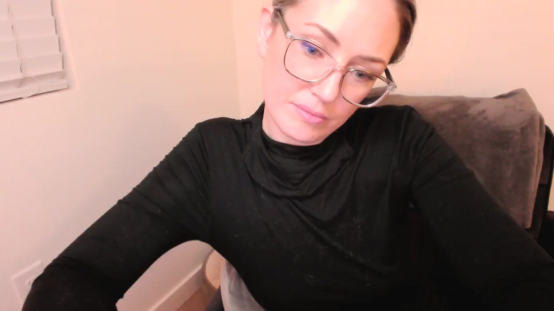 Gallery image thumbnail from SarahShevon's myfreecams stream on, 05/05/2024, 10:28 image 18 of 20