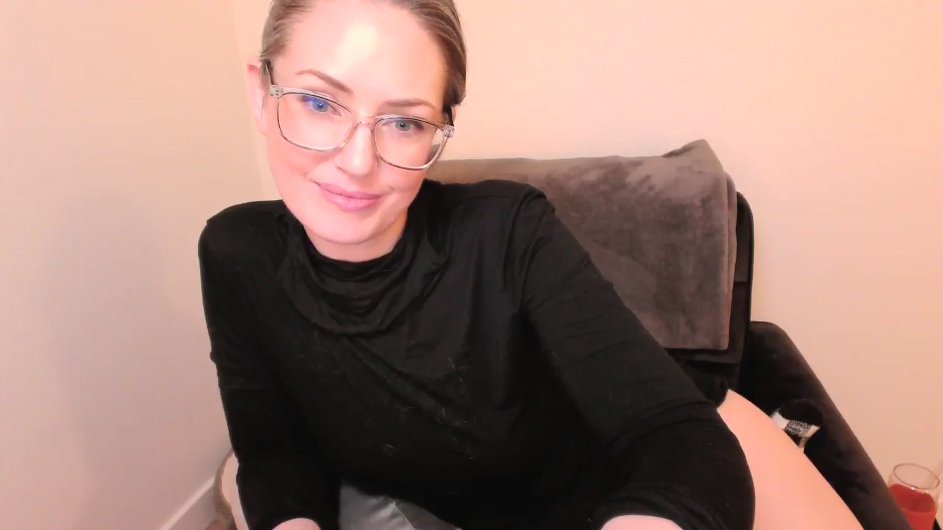 Gallery image thumbnail from SarahShevon's myfreecams stream on, 05/05/2024, 10:28 image 13 of 20