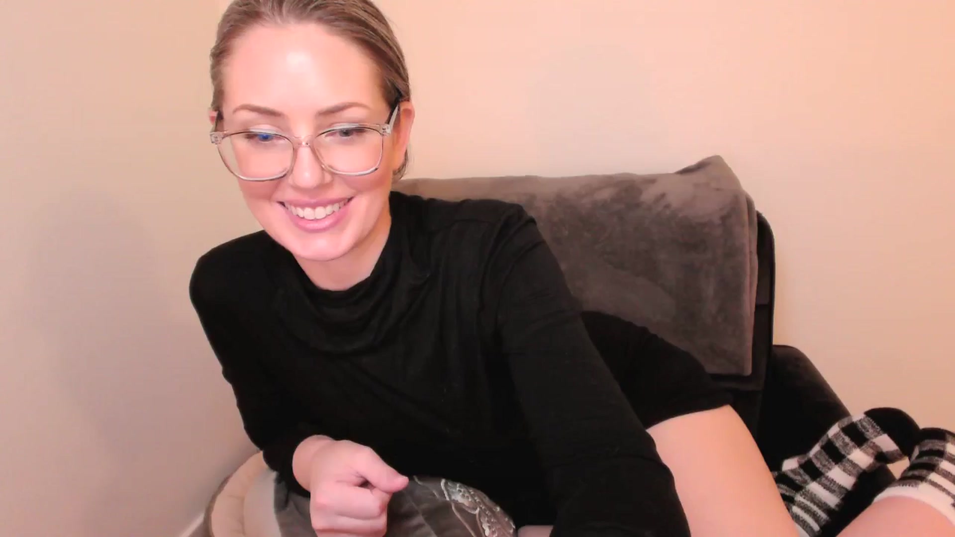 Gallery image thumbnail from SarahShevon's myfreecams stream on, 05/05/2024, 10:28 image 7 of 20