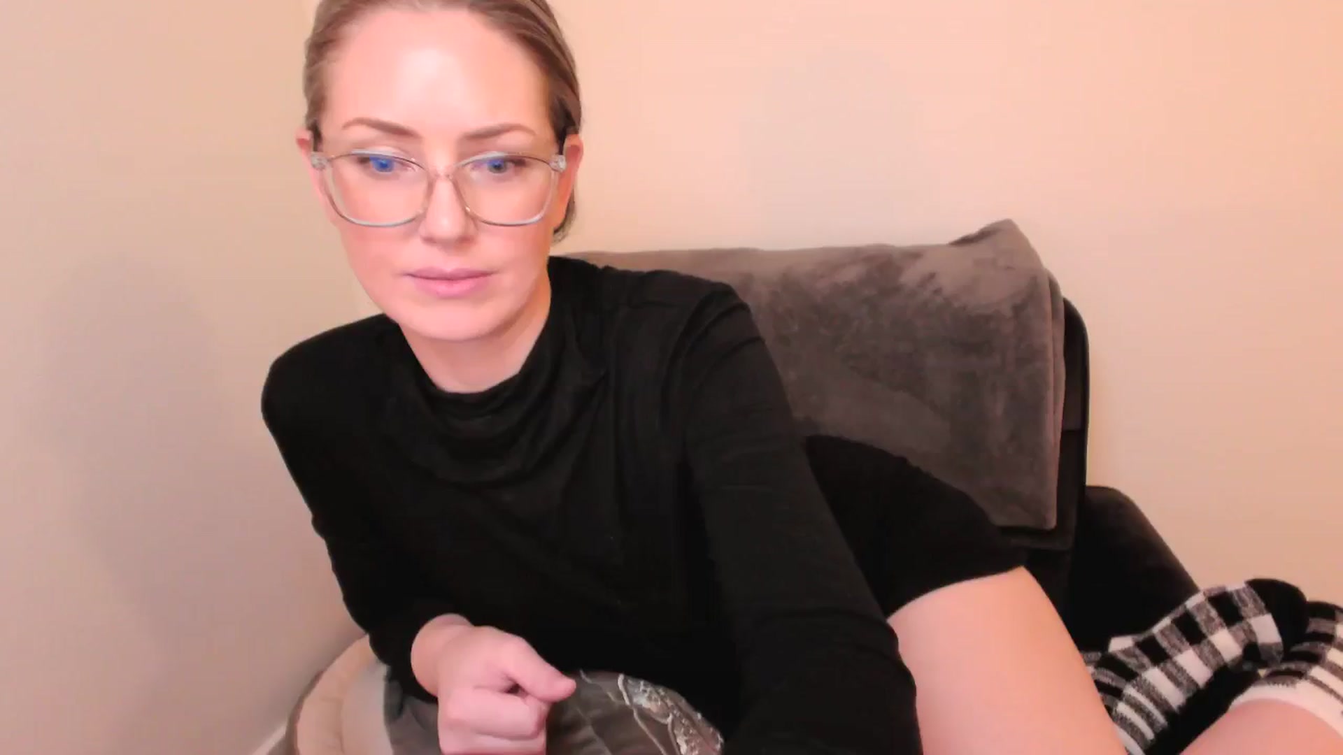 Gallery image thumbnail from SarahShevon's myfreecams stream on, 05/05/2024, 10:28 image 5 of 20