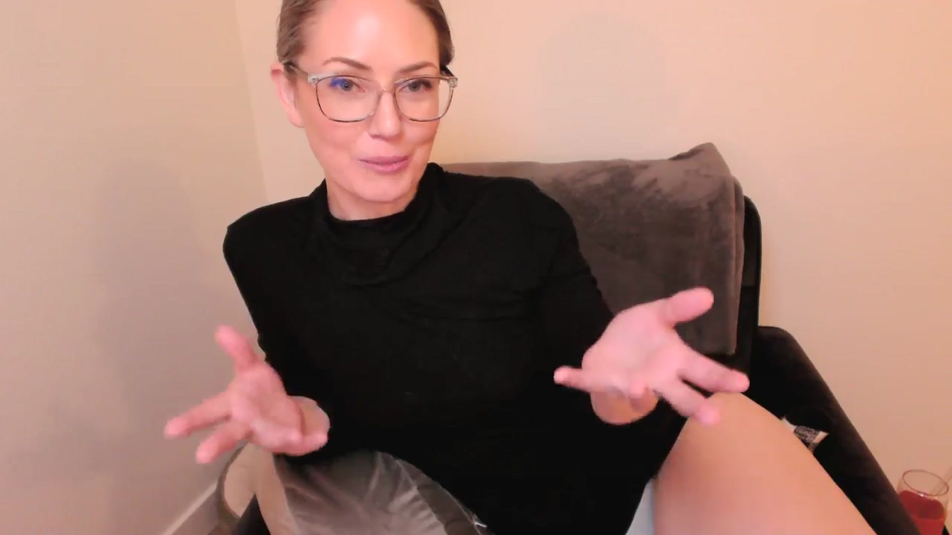Gallery image thumbnail from SarahShevon's myfreecams stream on, 05/05/2024, 10:28 image 11 of 20