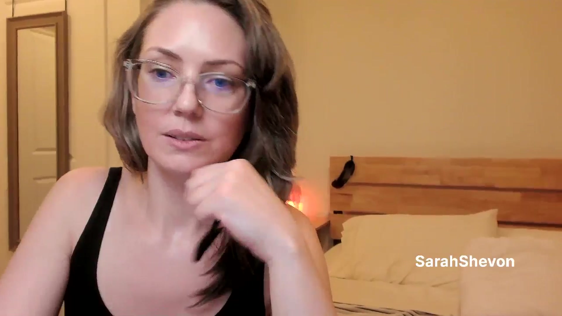 Gallery image thumbnail from SarahShevon's myfreecams stream on, 08/05/2024, 10:17 image 3 of 20
